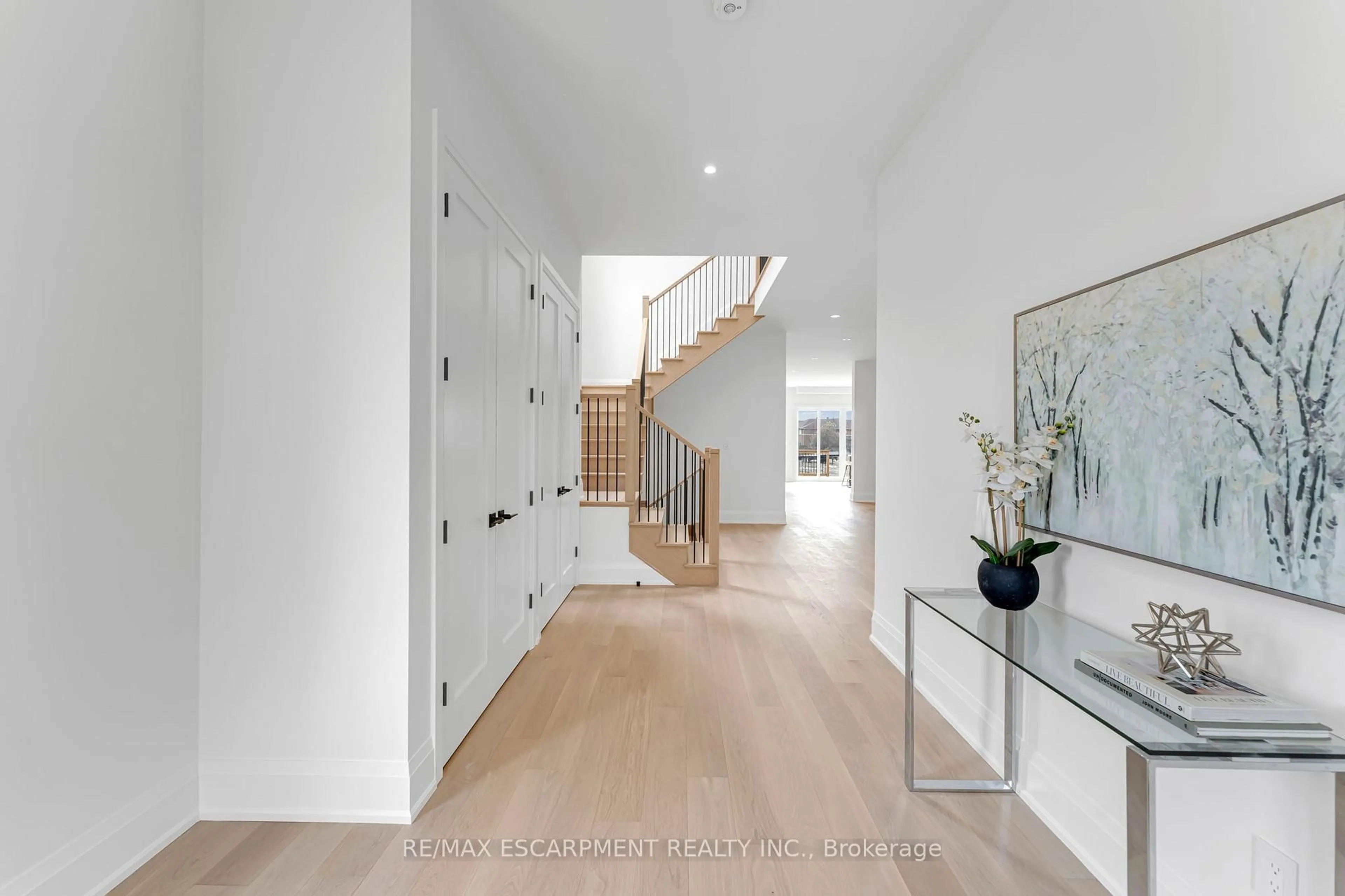 Indoor entryway for 2350 Eighth Line, Oakville Ontario L6H 7E6