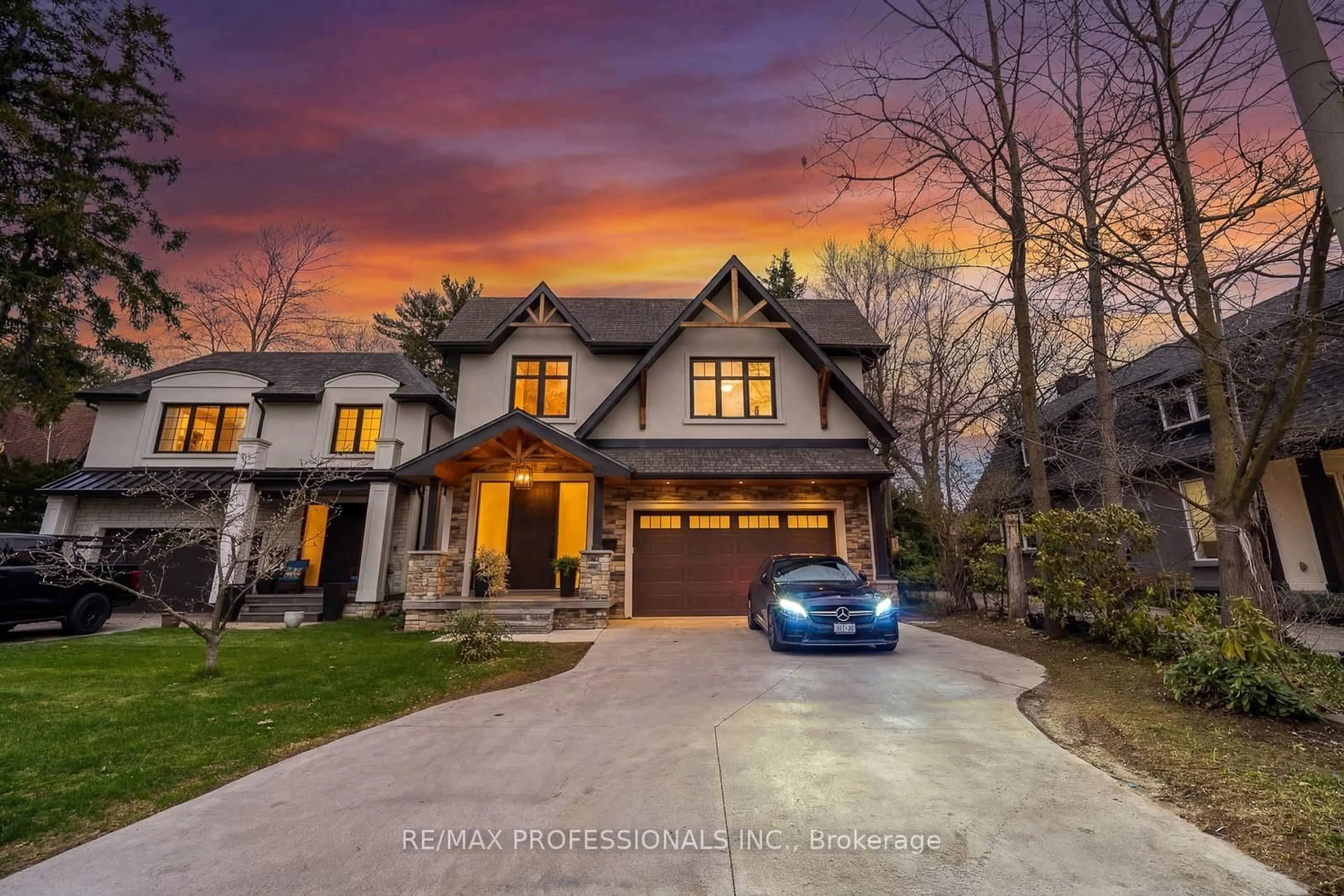 Home with brick exterior material, street for 1039 Lorne Park Rd, Mississauga Ontario L5H 2Z9