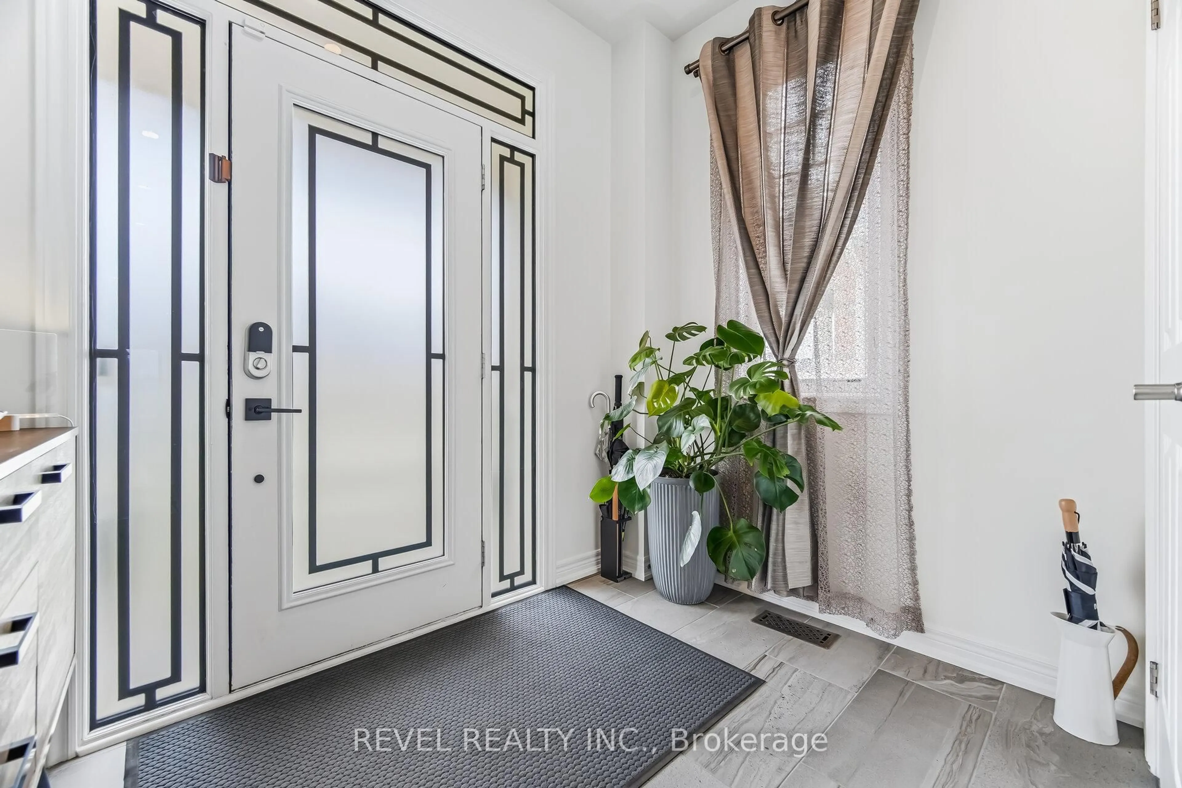 Indoor entryway for 248 Sky Harbour Dr, Brampton Ontario L6Y 2Z7