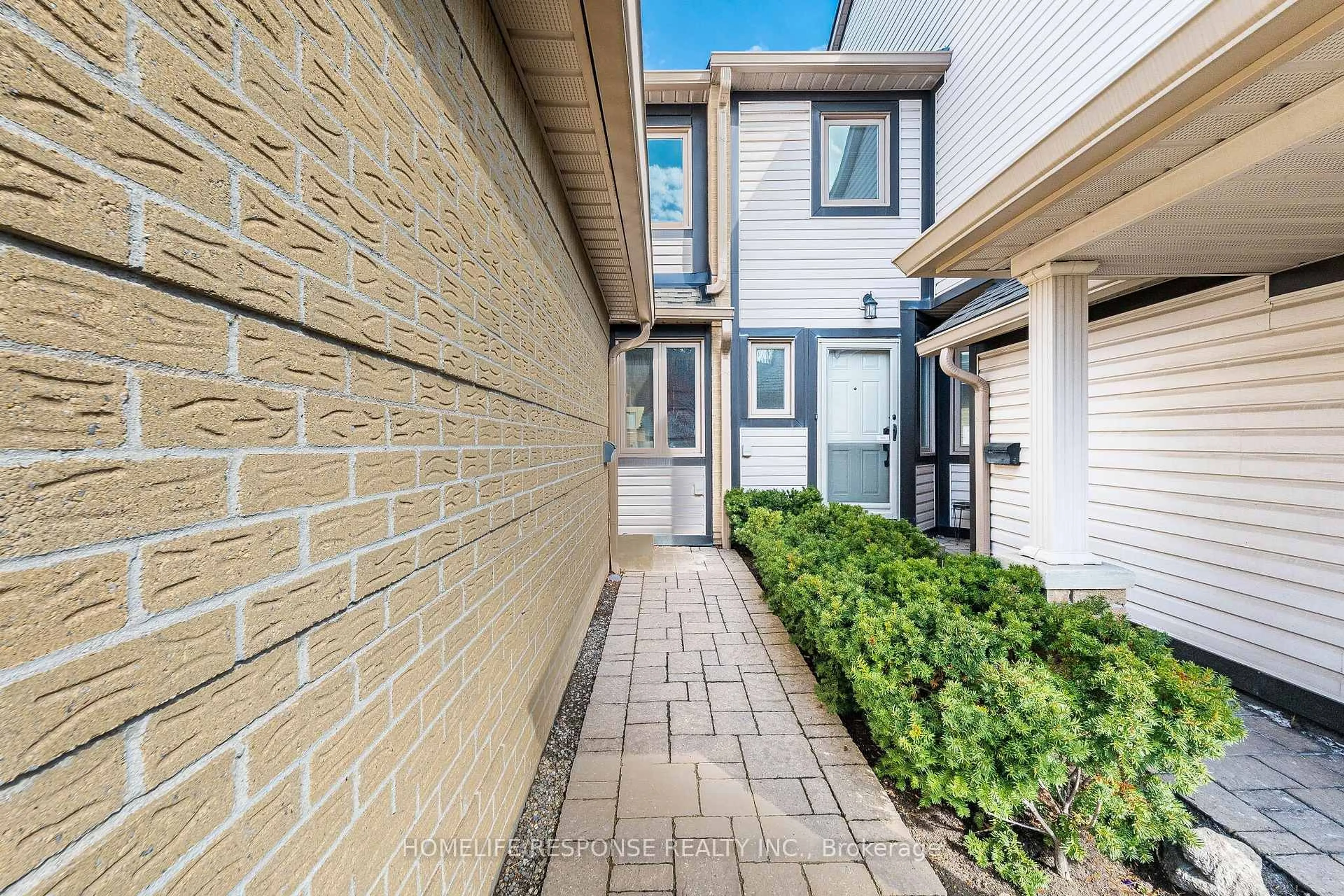 Home with brick exterior material, street for 2275 Credit Valley Rd #78, Mississauga Ontario L5M 4N5