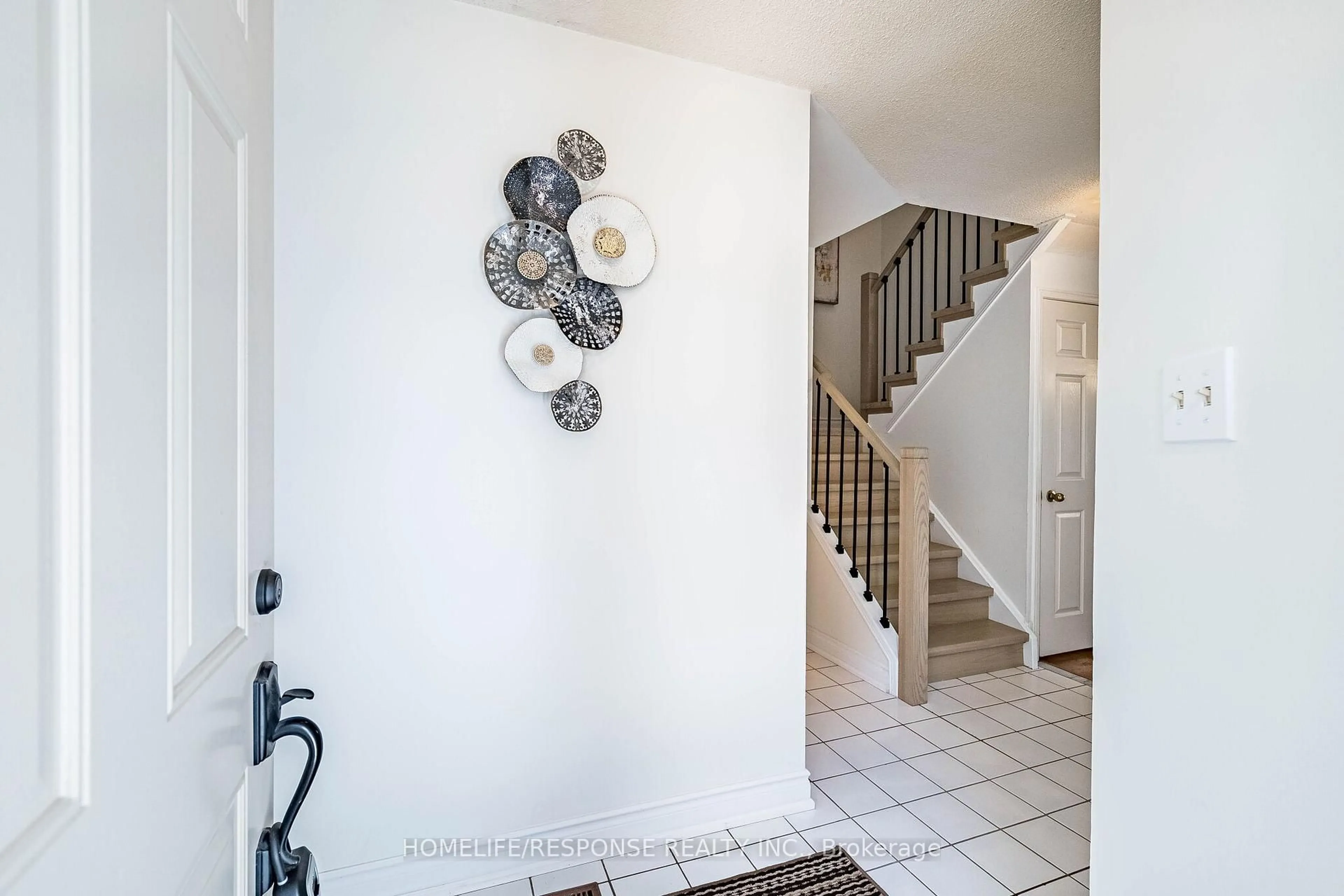 Indoor entryway for 2275 Credit Valley Rd #78, Mississauga Ontario L5M 4N5