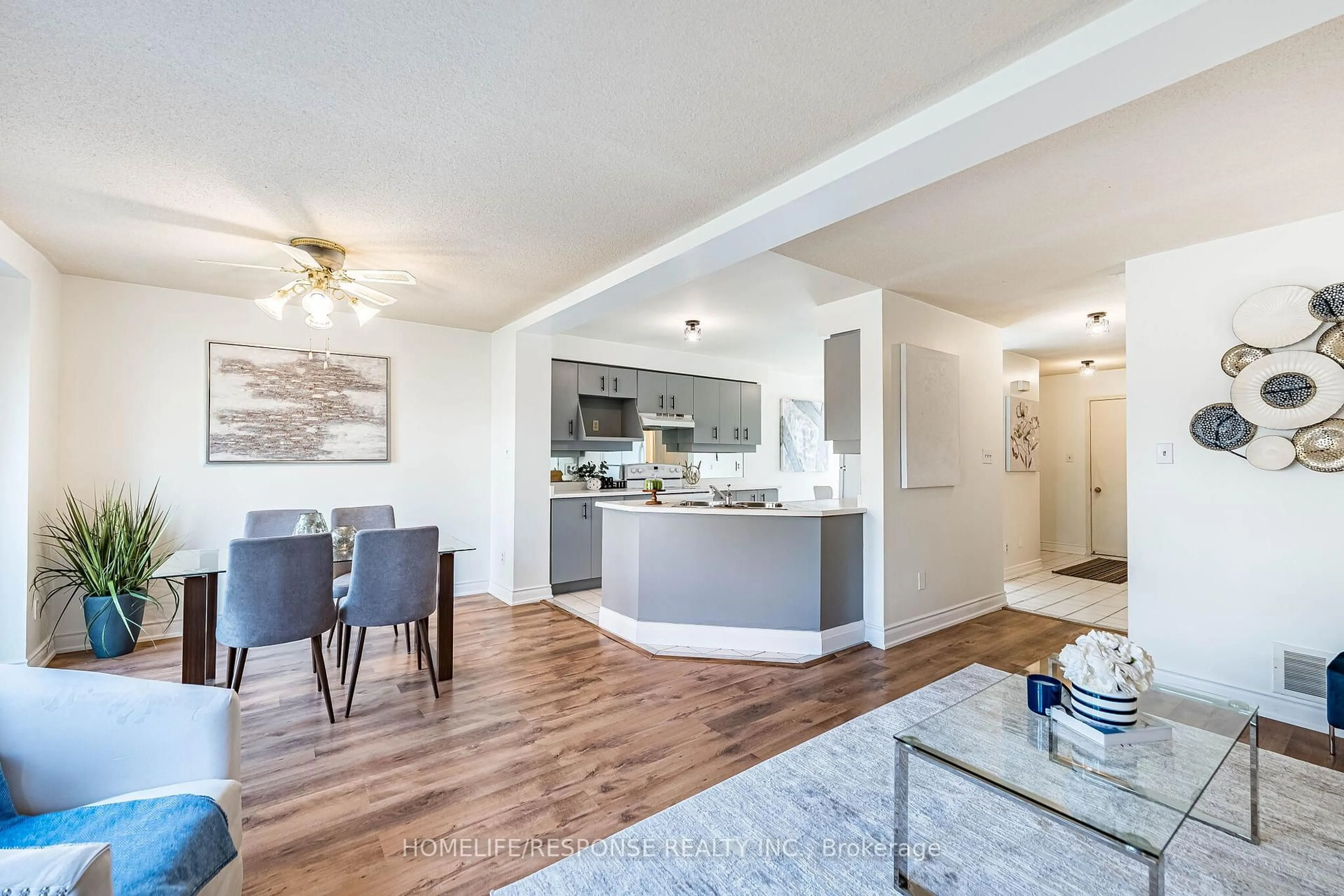 Open concept kitchen, wood/laminate floor for 2275 Credit Valley Rd #78, Mississauga Ontario L5M 4N5