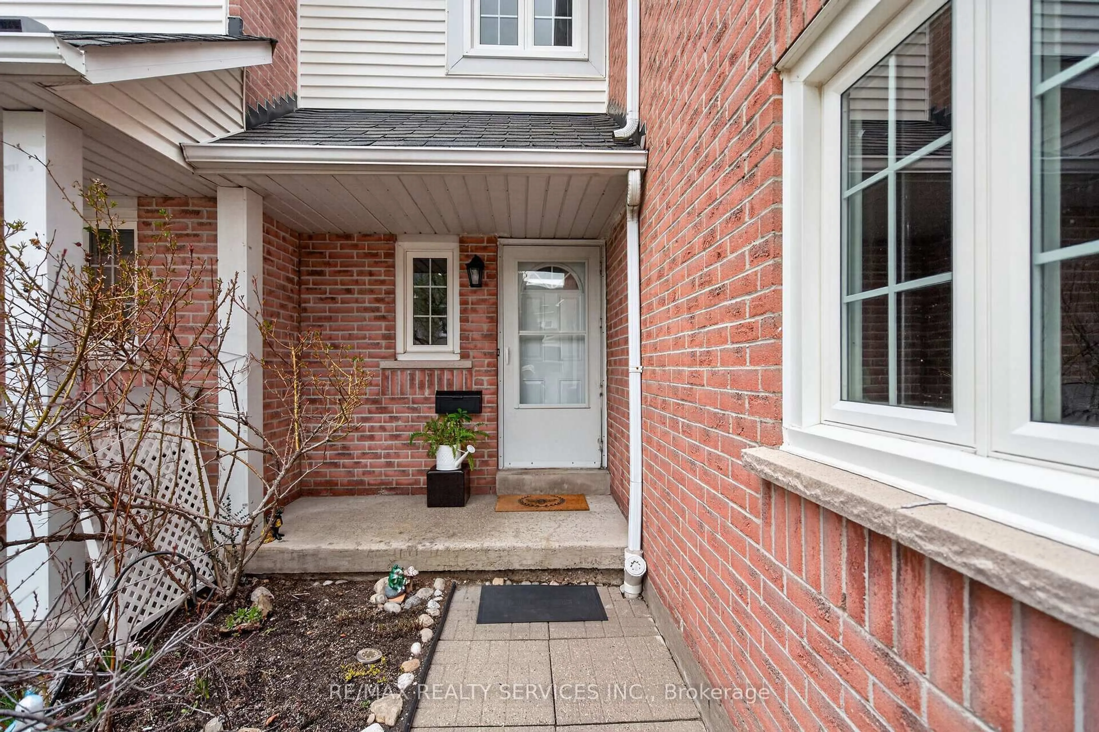 Indoor entryway for 5205 Glen Erin Dr #26A, Mississauga Ontario L5M 5N6