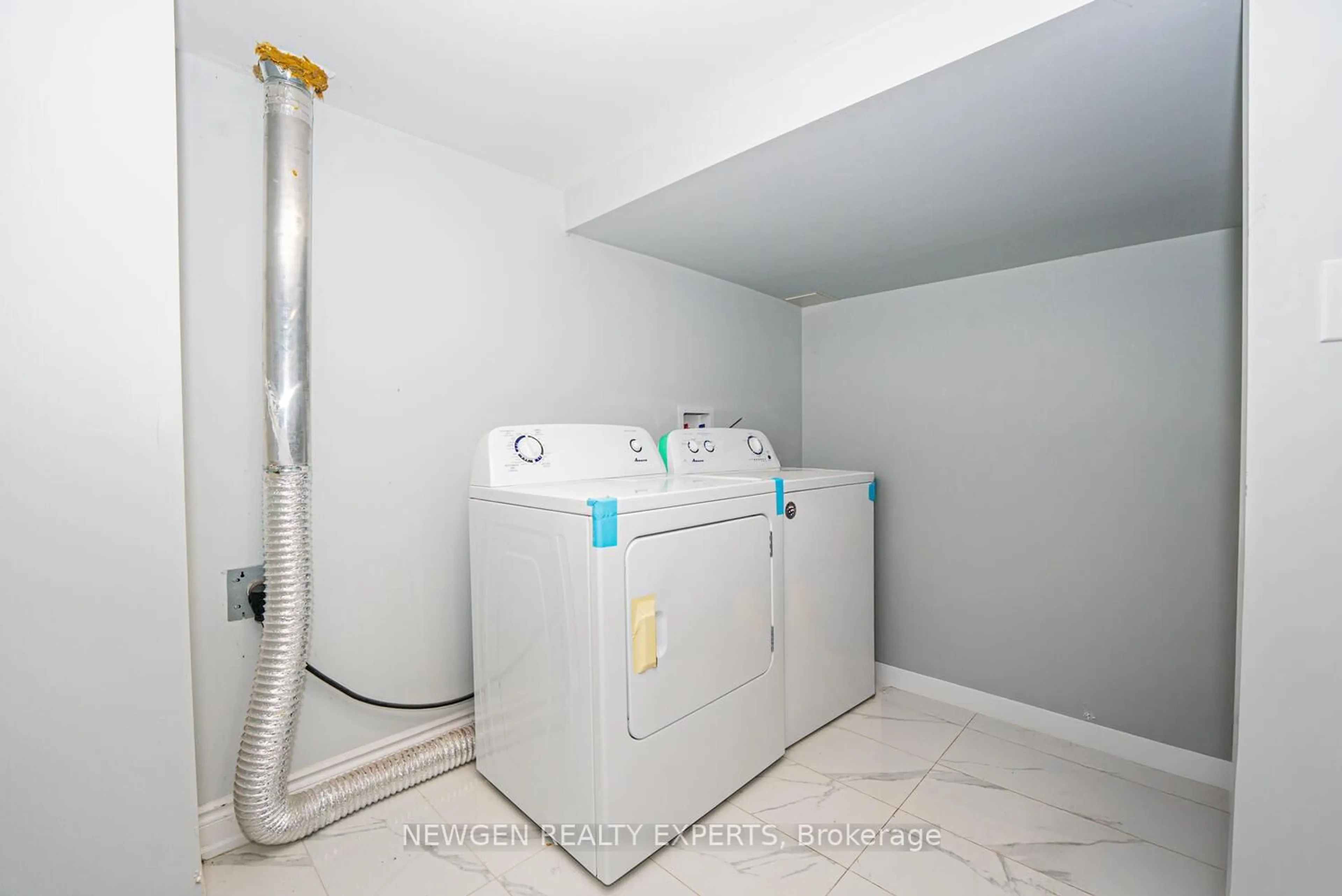 Laundry room for 30 Adirondack Cres, Brampton Ontario L6R 1E5