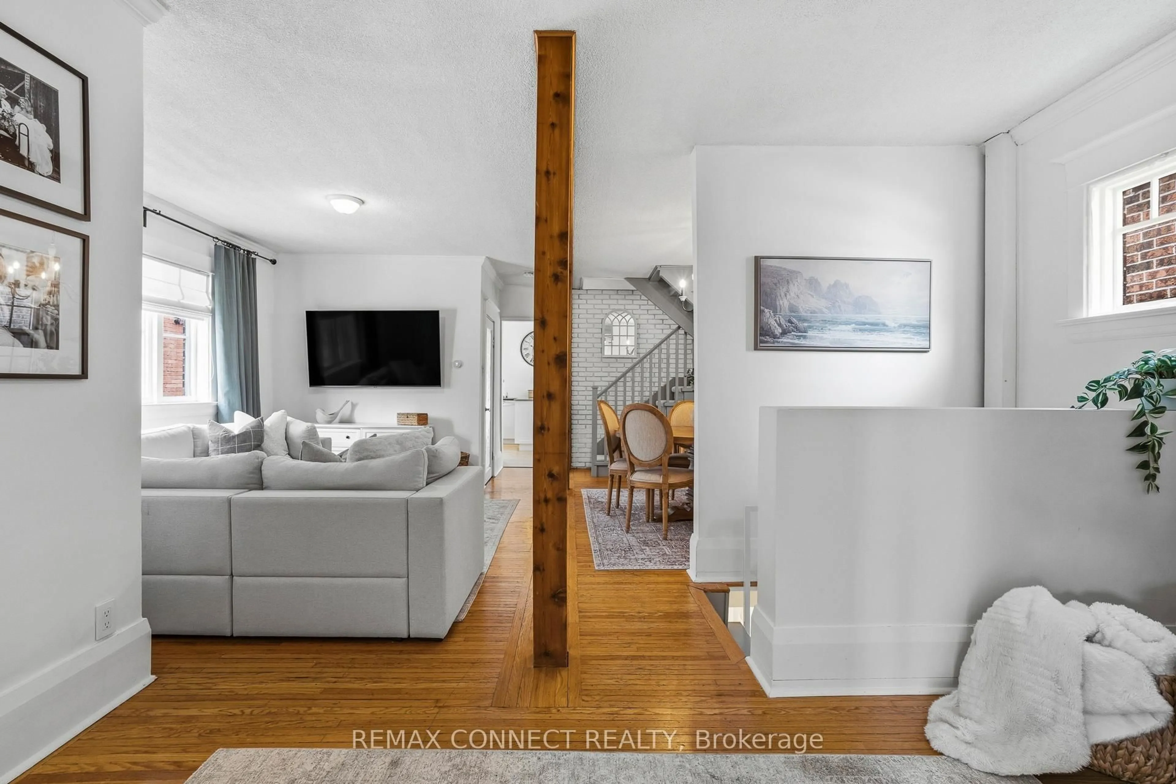 Living room with furniture, unknown for 60 Woodbury Rd, Toronto Ontario M8W 1X7