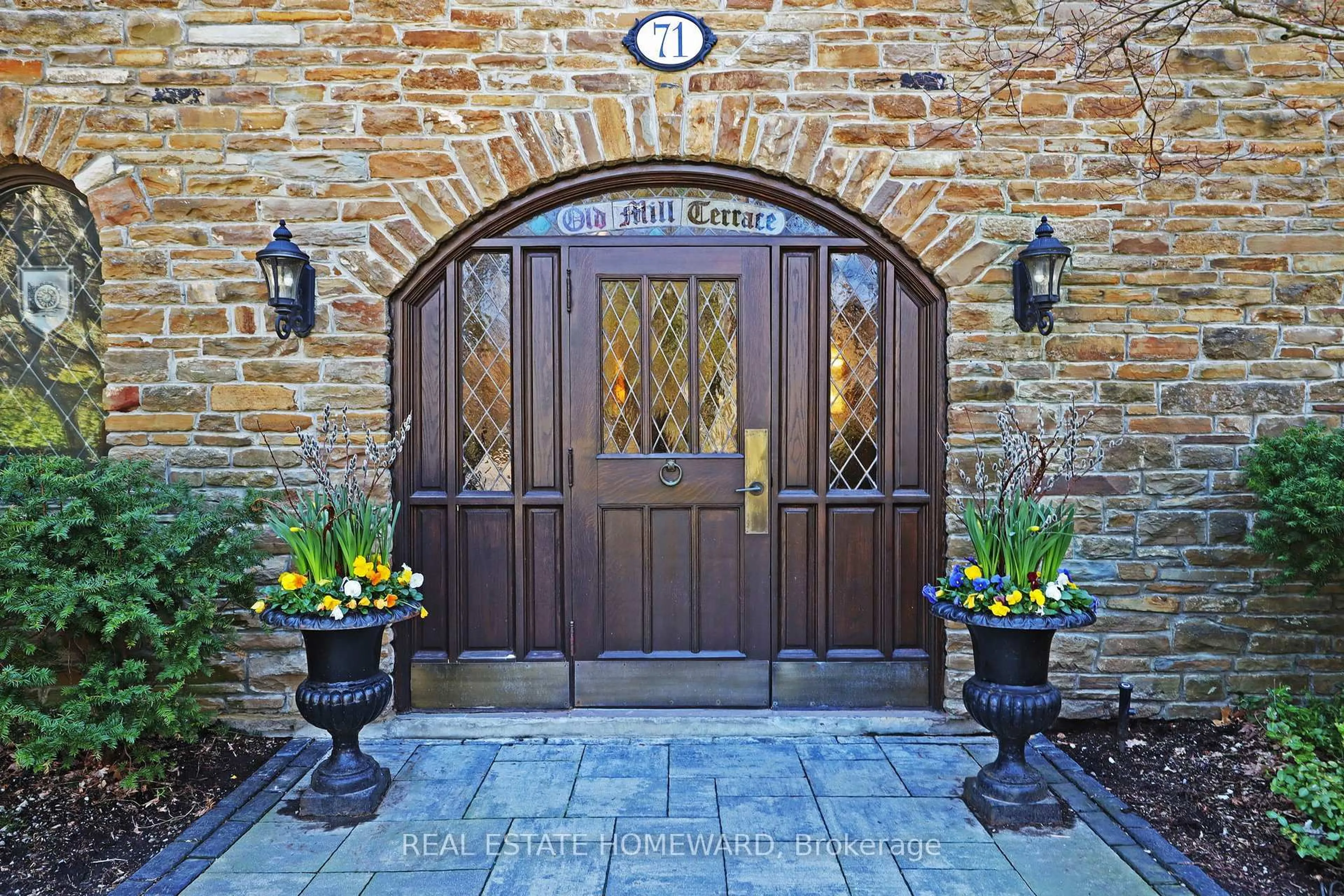 Indoor entryway for 71 Old Mill Rd #310, Toronto Ontario M8X 1G9