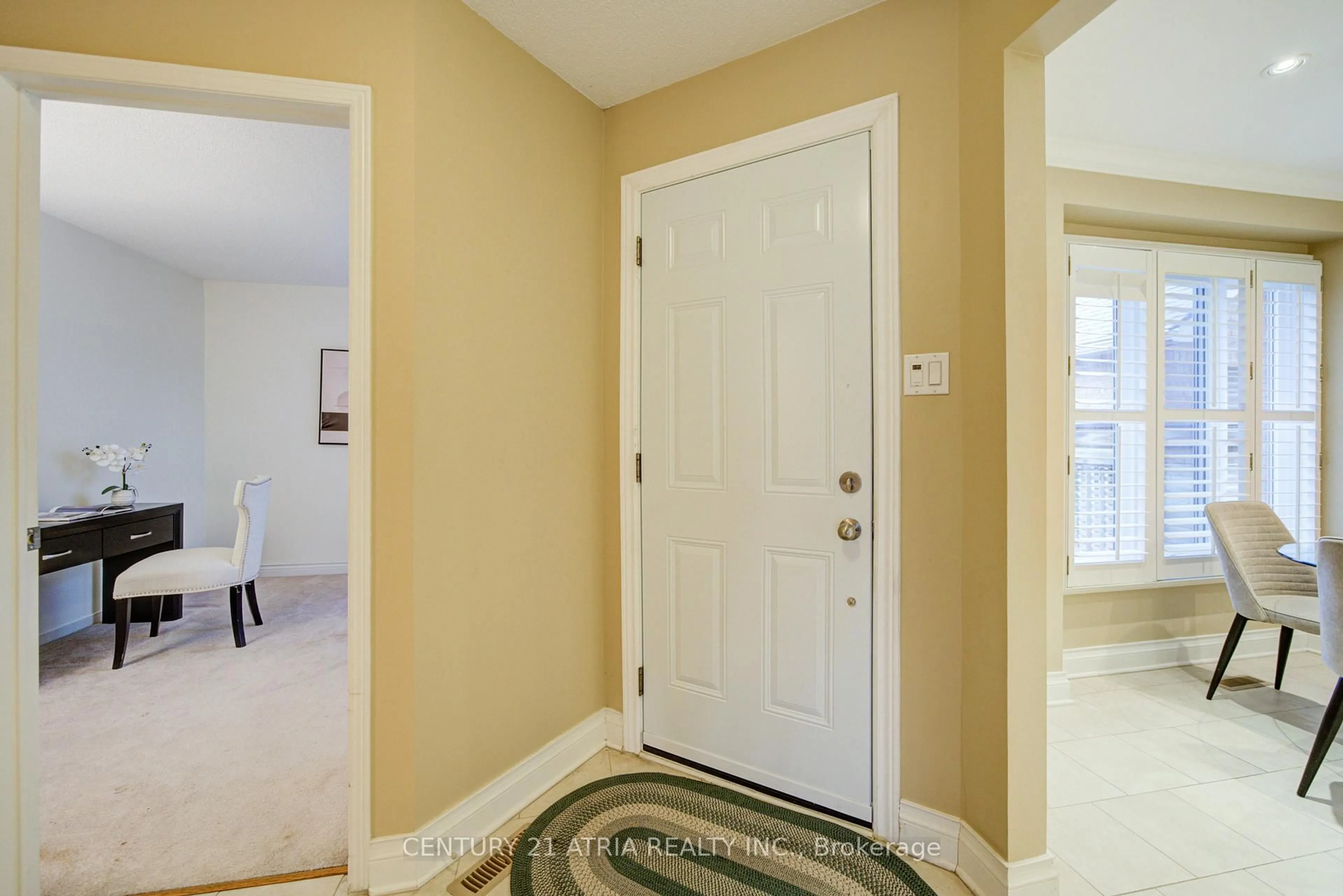 Indoor entryway for 1724 The Chse #23, Mississauga Ontario L5M 4P2