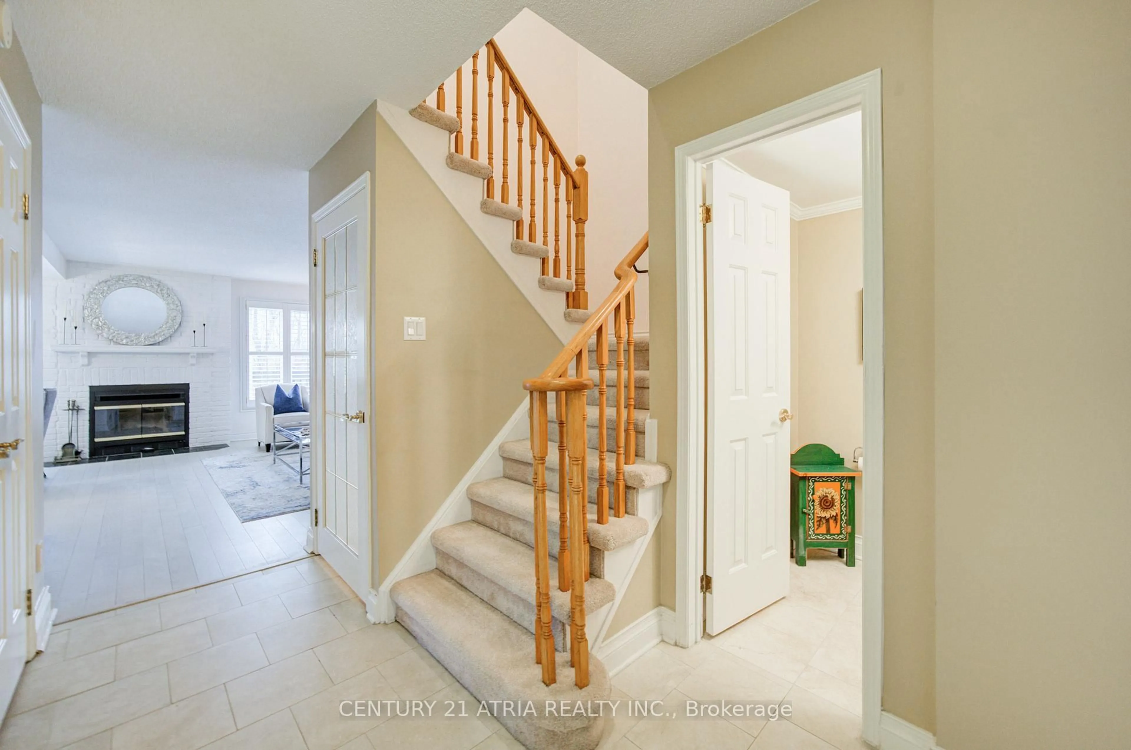Stairs for 1724 The Chse #23, Mississauga Ontario L5M 4P2