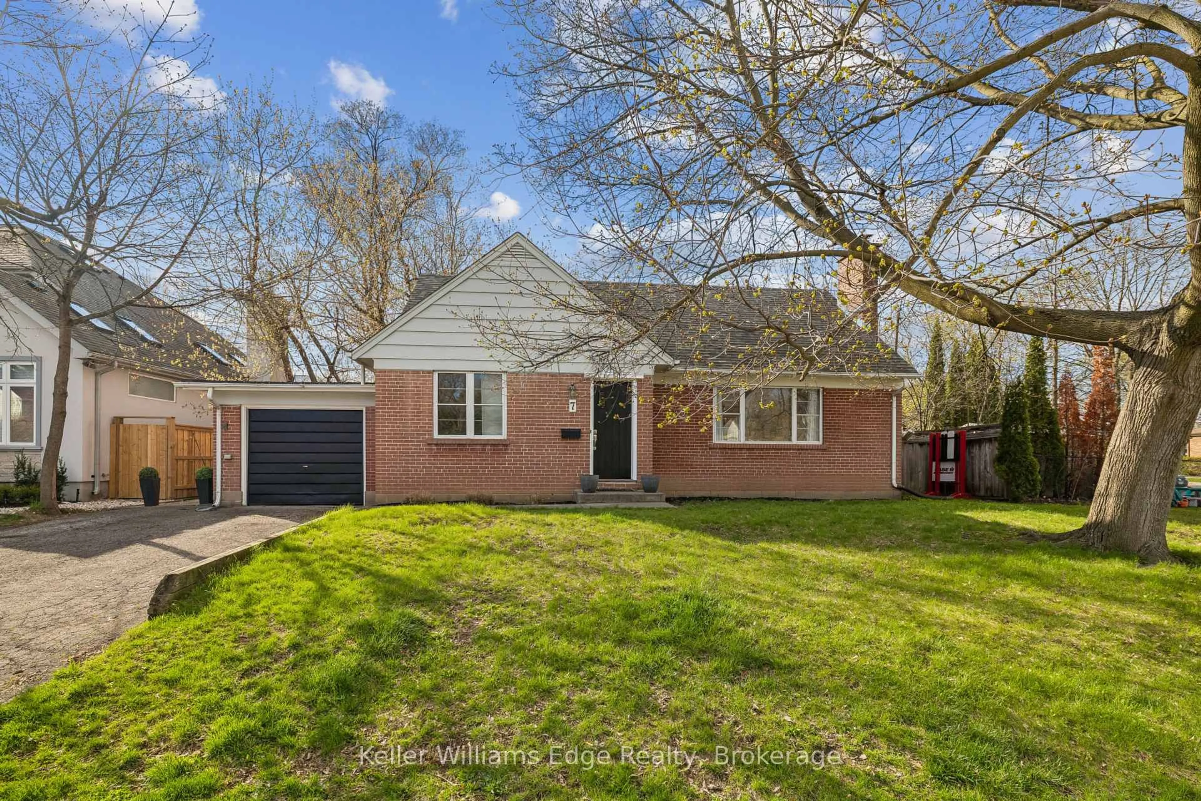 Home with brick exterior material, street for 7 Washington Ave, Oakville Ontario L6K 1W5