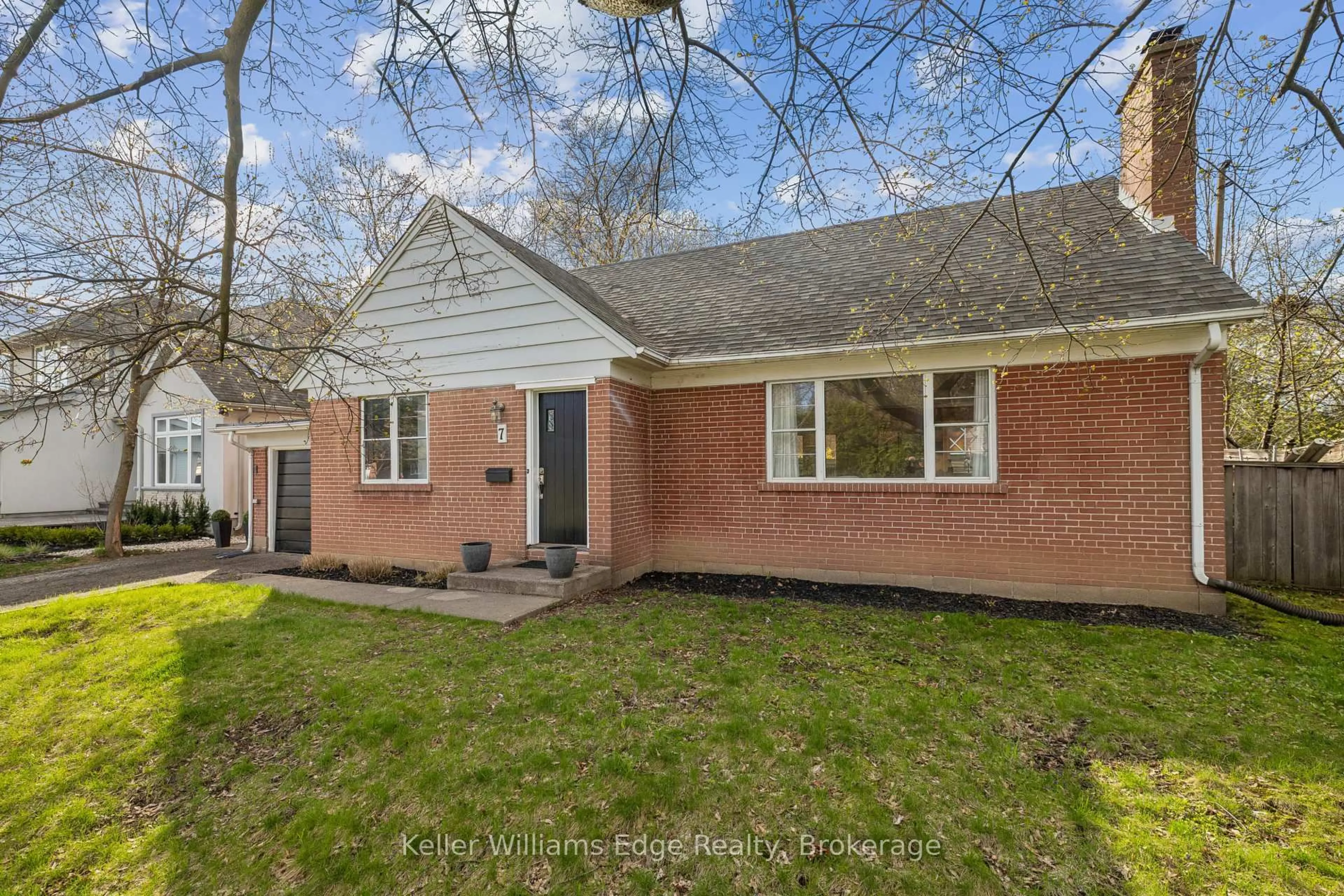 Home with brick exterior material, street for 7 Washington Ave, Oakville Ontario L6K 1W5