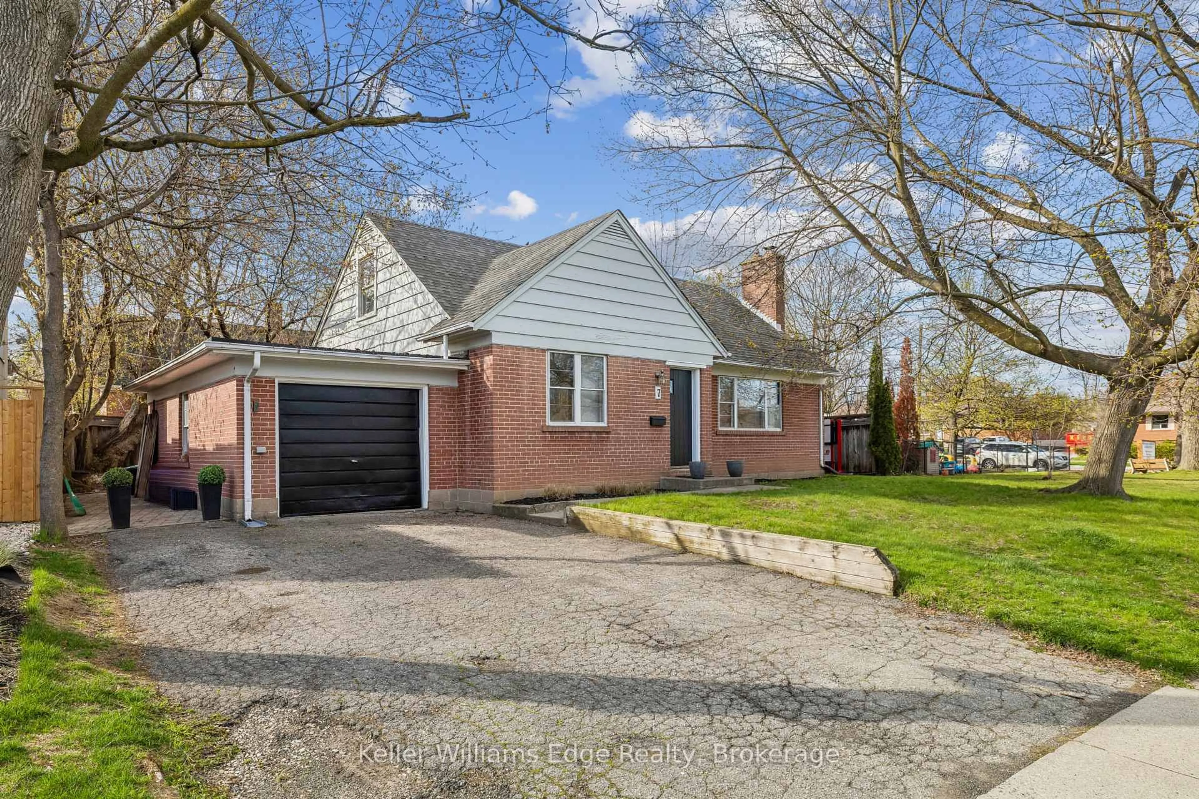 Home with brick exterior material, street for 7 Washington Ave, Oakville Ontario L6K 1W5