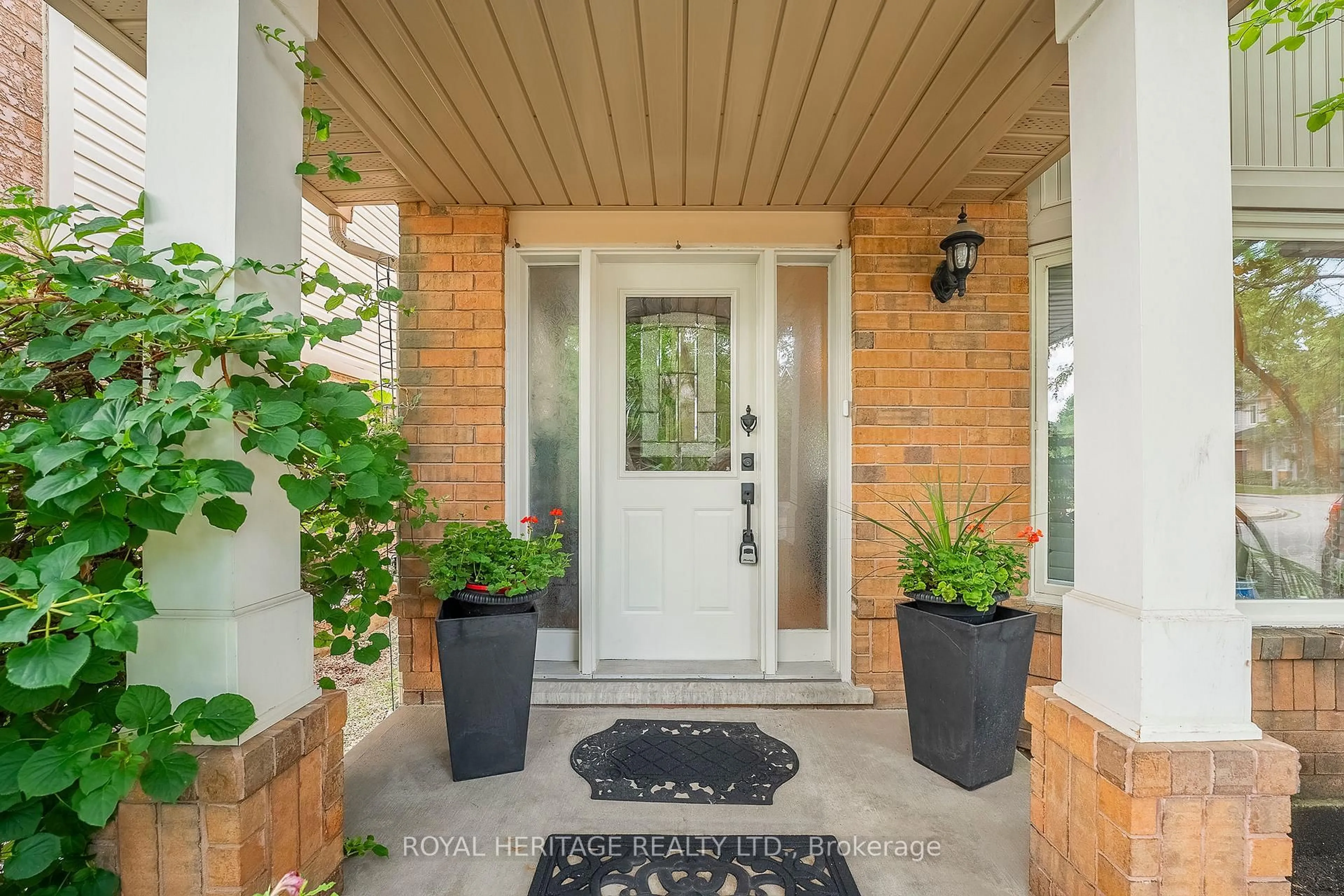 Indoor entryway for 2158 Birchleaf Lane, Burlington Ontario L7L 6G8