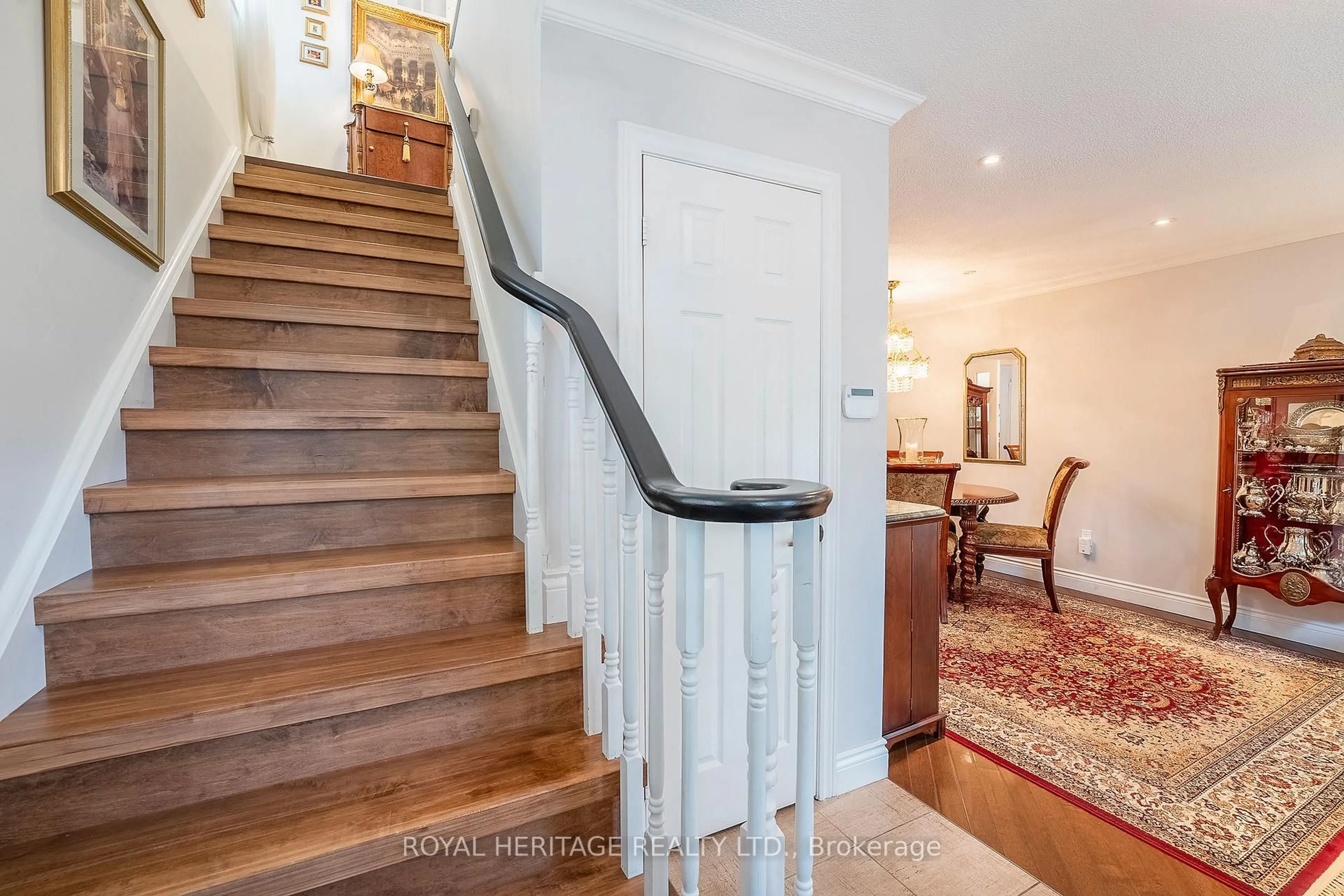 Stairs for 2158 Birchleaf Lane, Burlington Ontario L7L 6G8