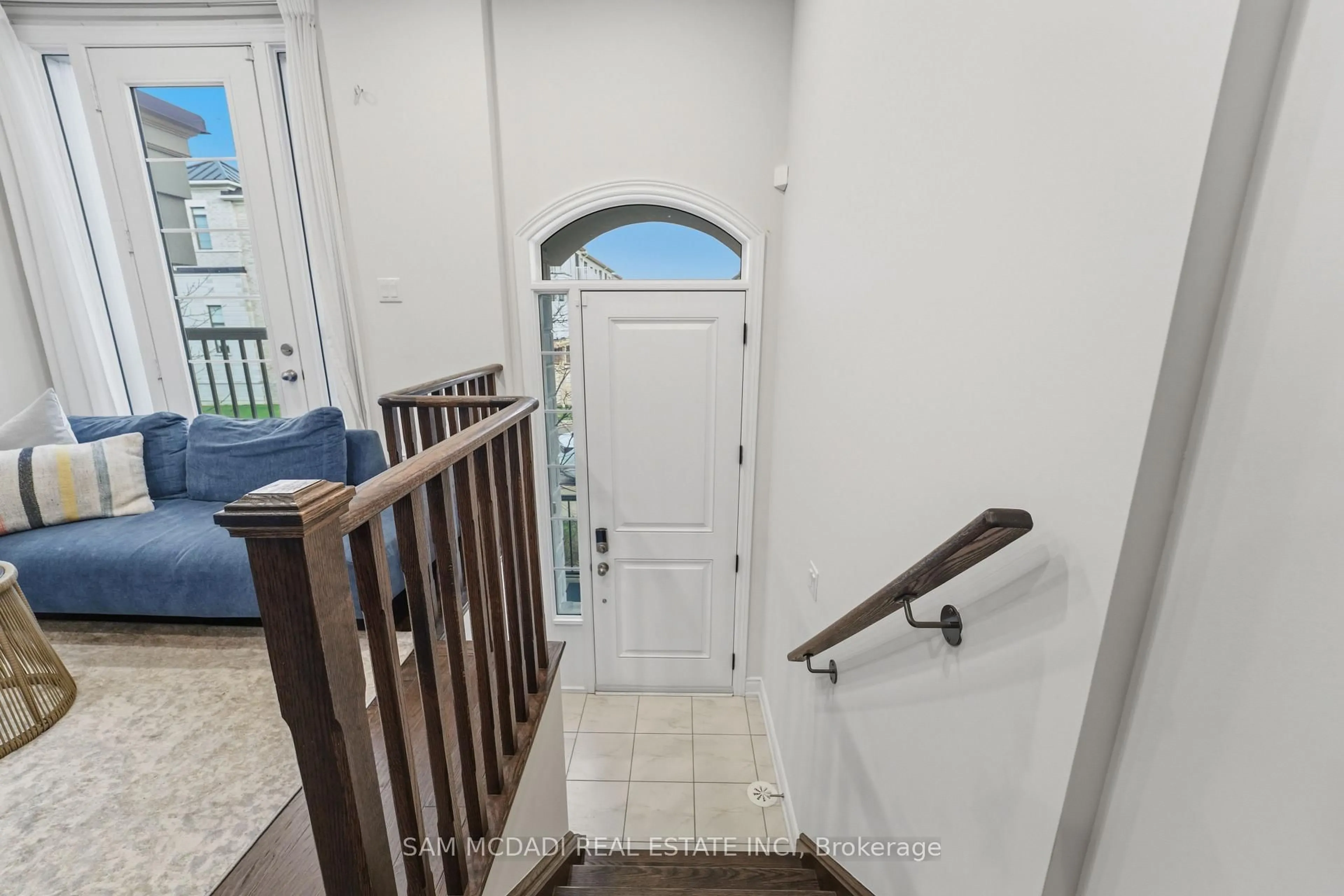 Indoor entryway for 61 Edward Horton Cres, Toronto Ontario M8Z 0E7