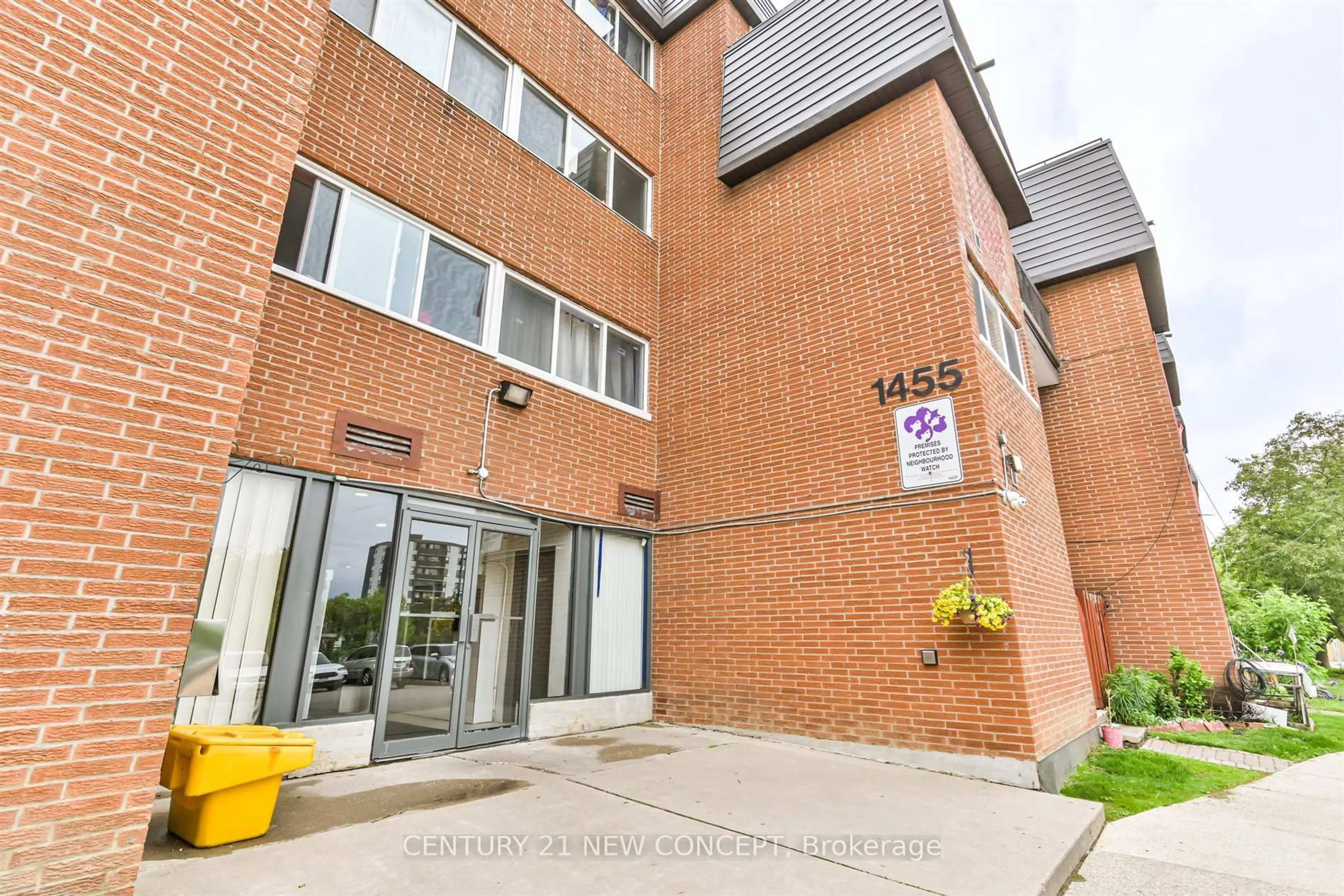 Indoor foyer for 1455 Williamsport Dr #112, Mississauga Ontario L4X 2T5