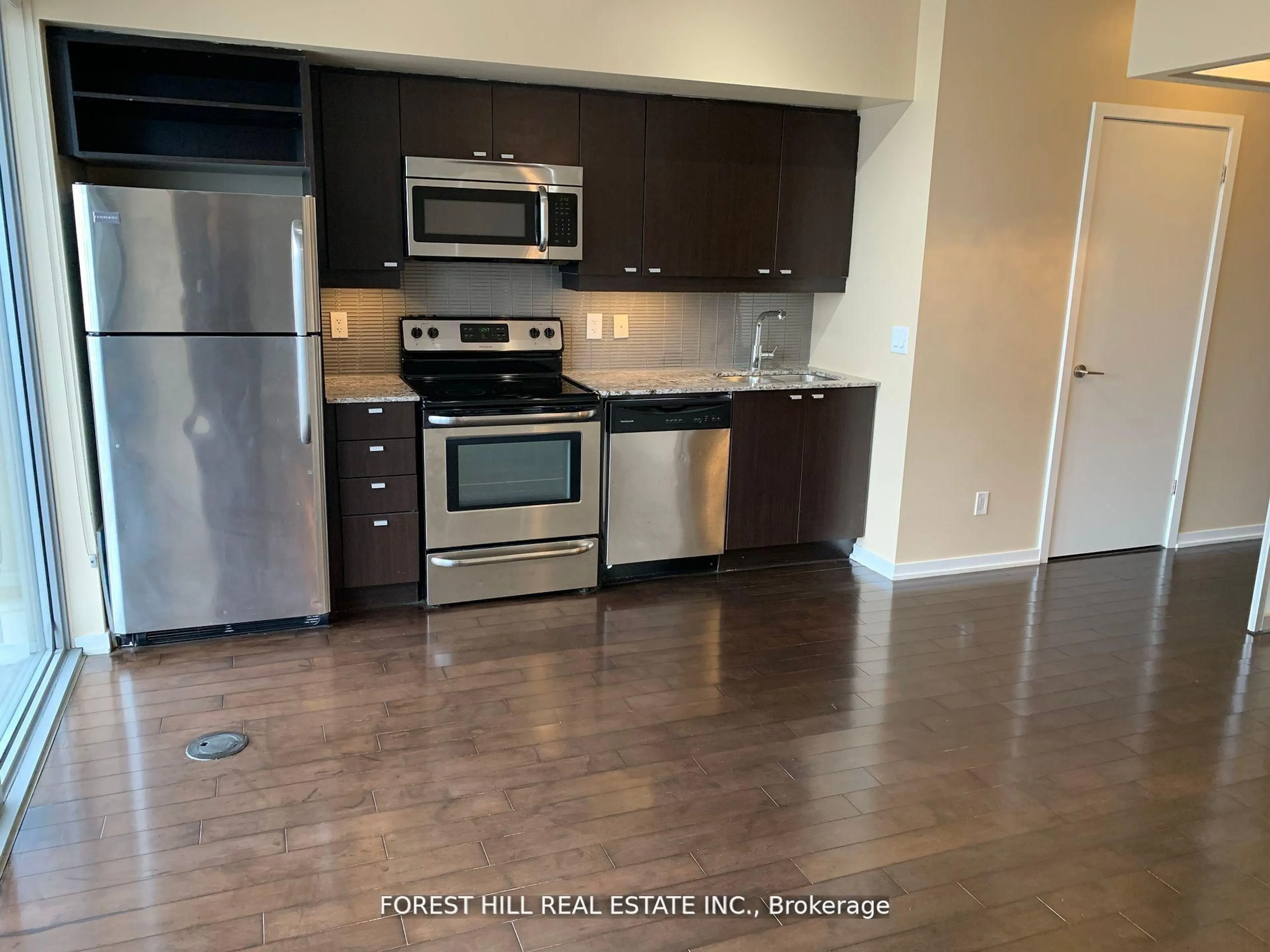 Standard kitchen, wood/laminate floor for 105 The Queensway Ave #1305, Toronto Ontario M6S 5B5
