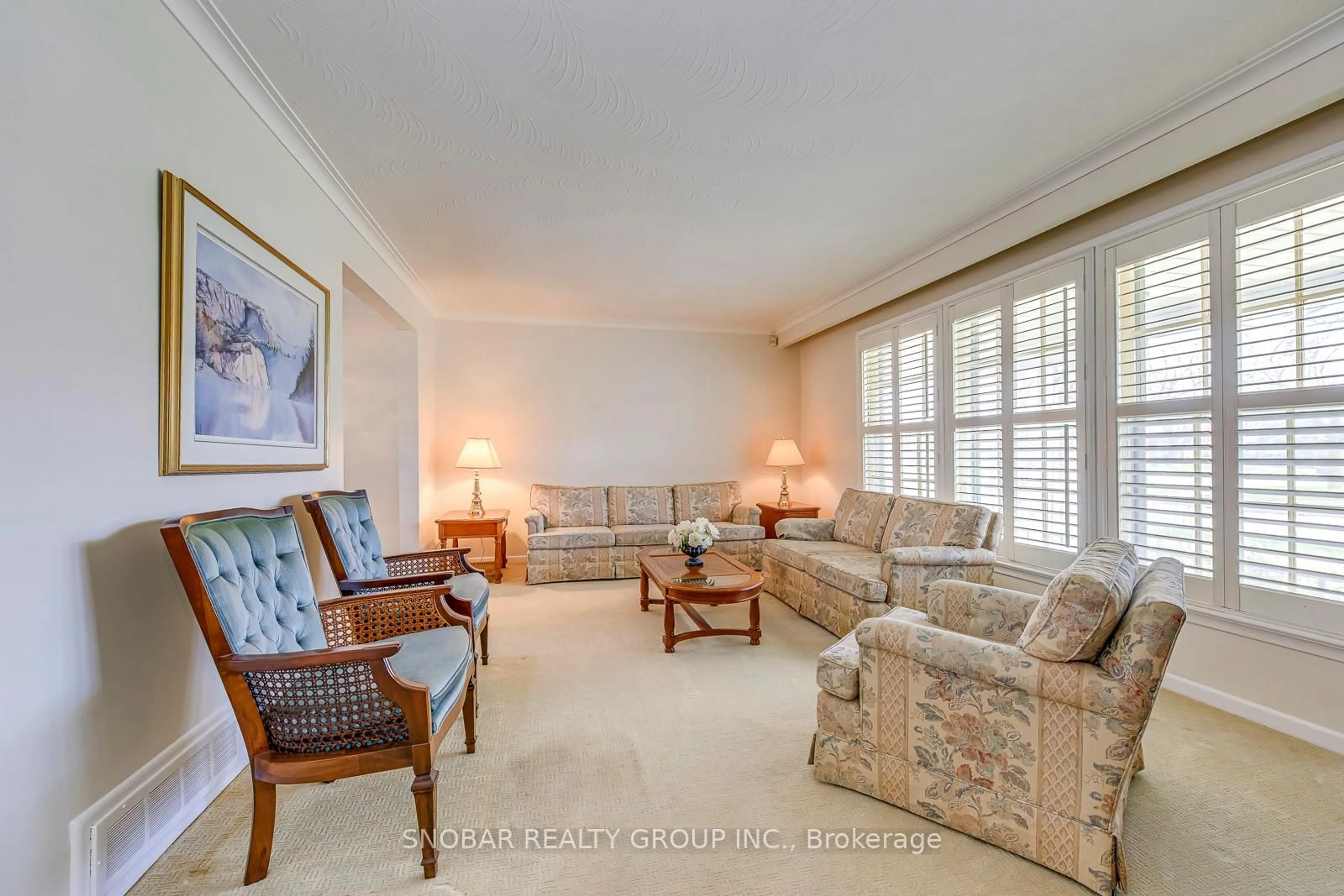 Living room with furniture, unknown for 2 Hartsdale Dr, Toronto Ontario M9R 2S2