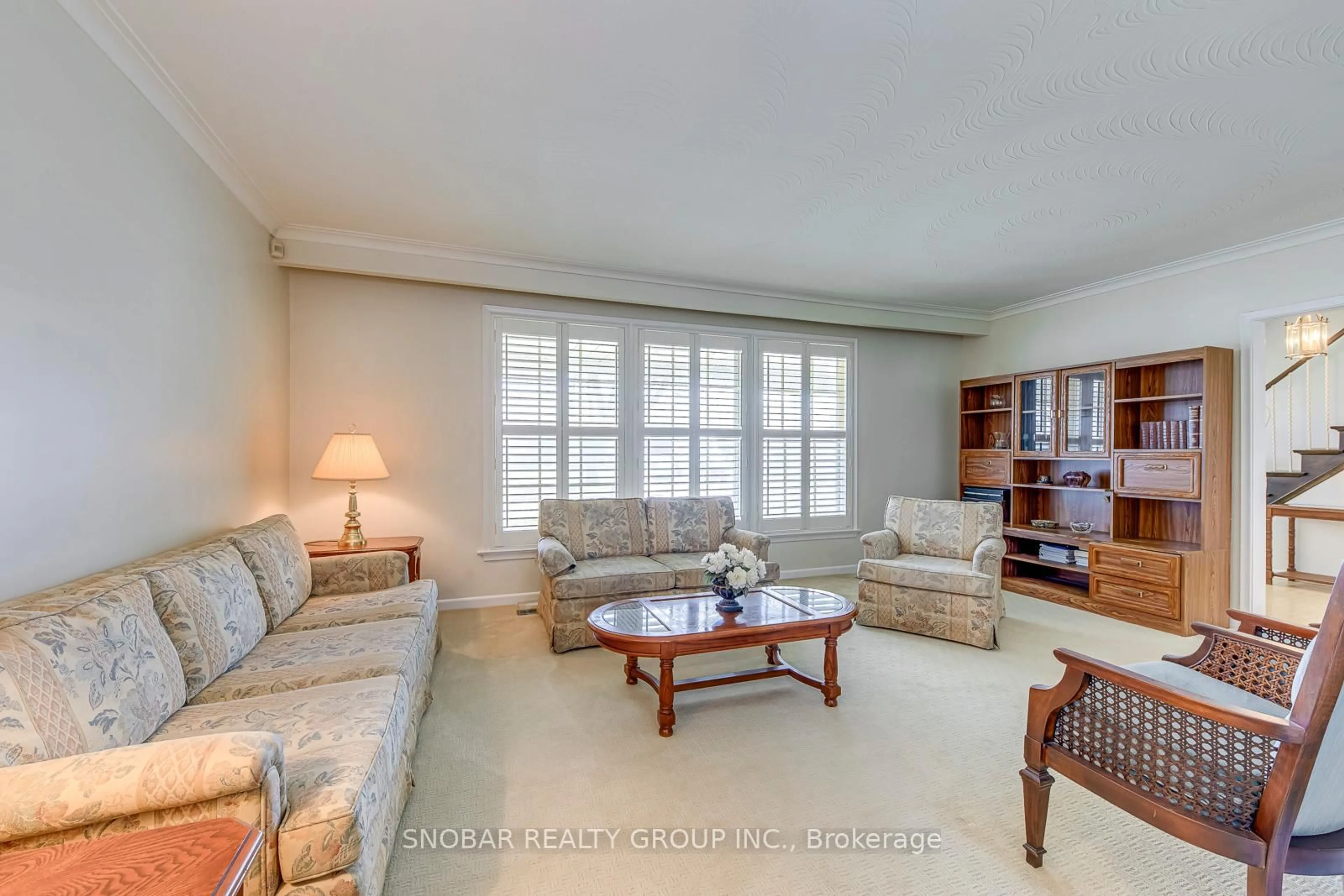 Living room with furniture, unknown for 2 Hartsdale Dr, Toronto Ontario M9R 2S2