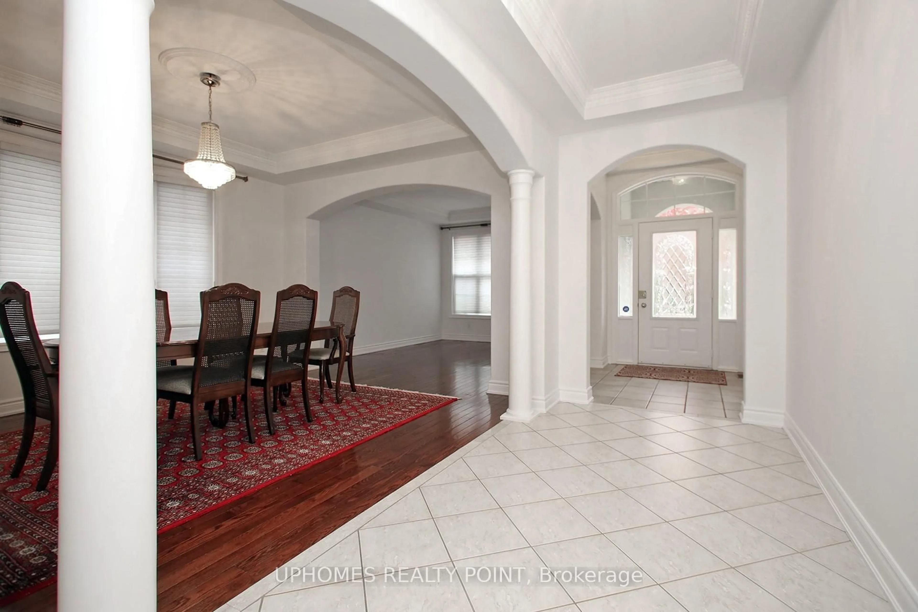 Dining room, ceramic/tile floor for 549 Renshaw Crt, Mississauga Ontario L5H 4L6
