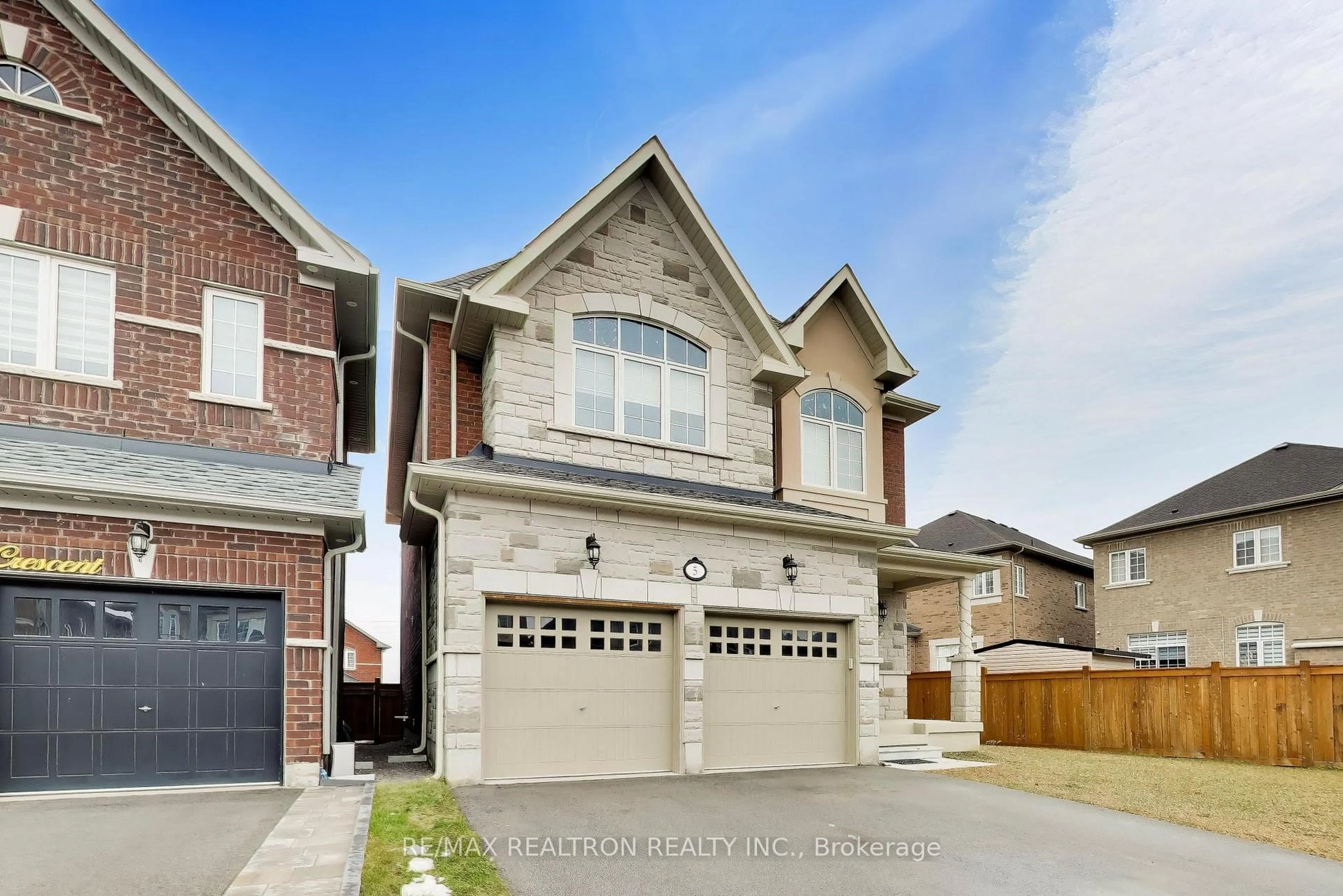 Home with brick exterior material, street for 5 rosewell Cres, Halton Hills Ontario L7G 0N3