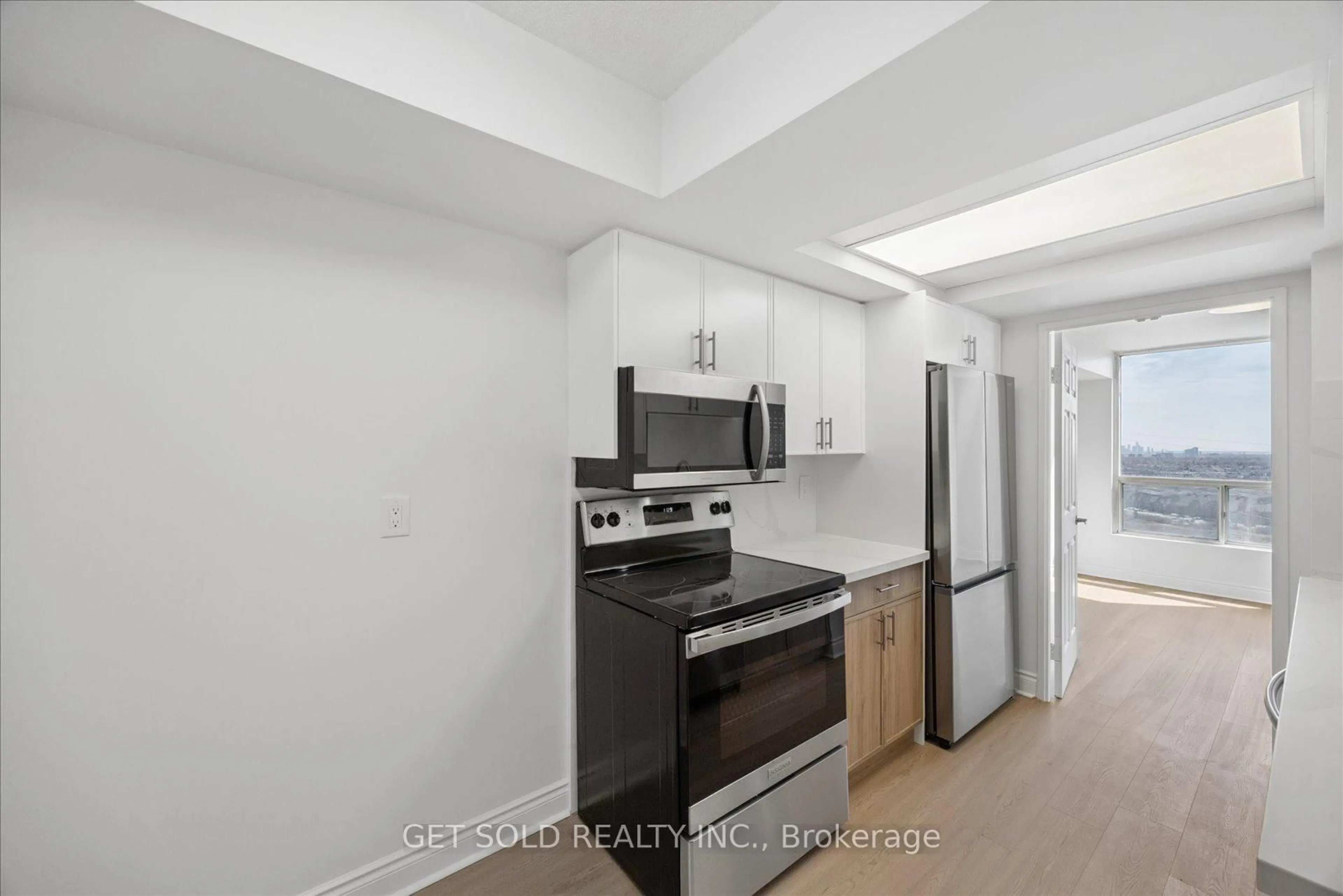 Standard kitchen, unknown for 4460 Tucana Crt #1804, Mississauga Ontario L5R 3K9