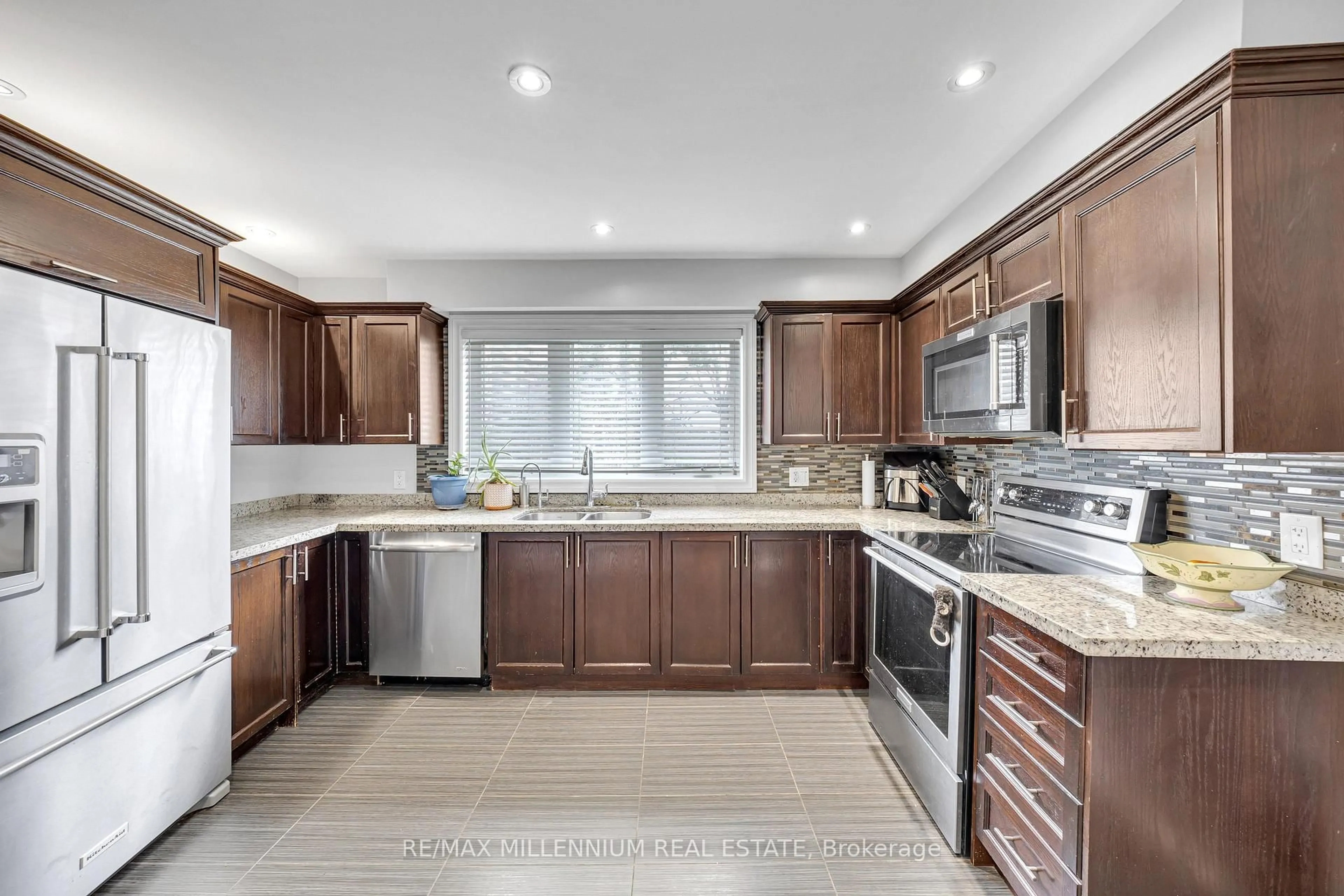 Open concept kitchen, ceramic/tile floor for 10 Grandravine Dr #5, Toronto Ontario M3J 1B1