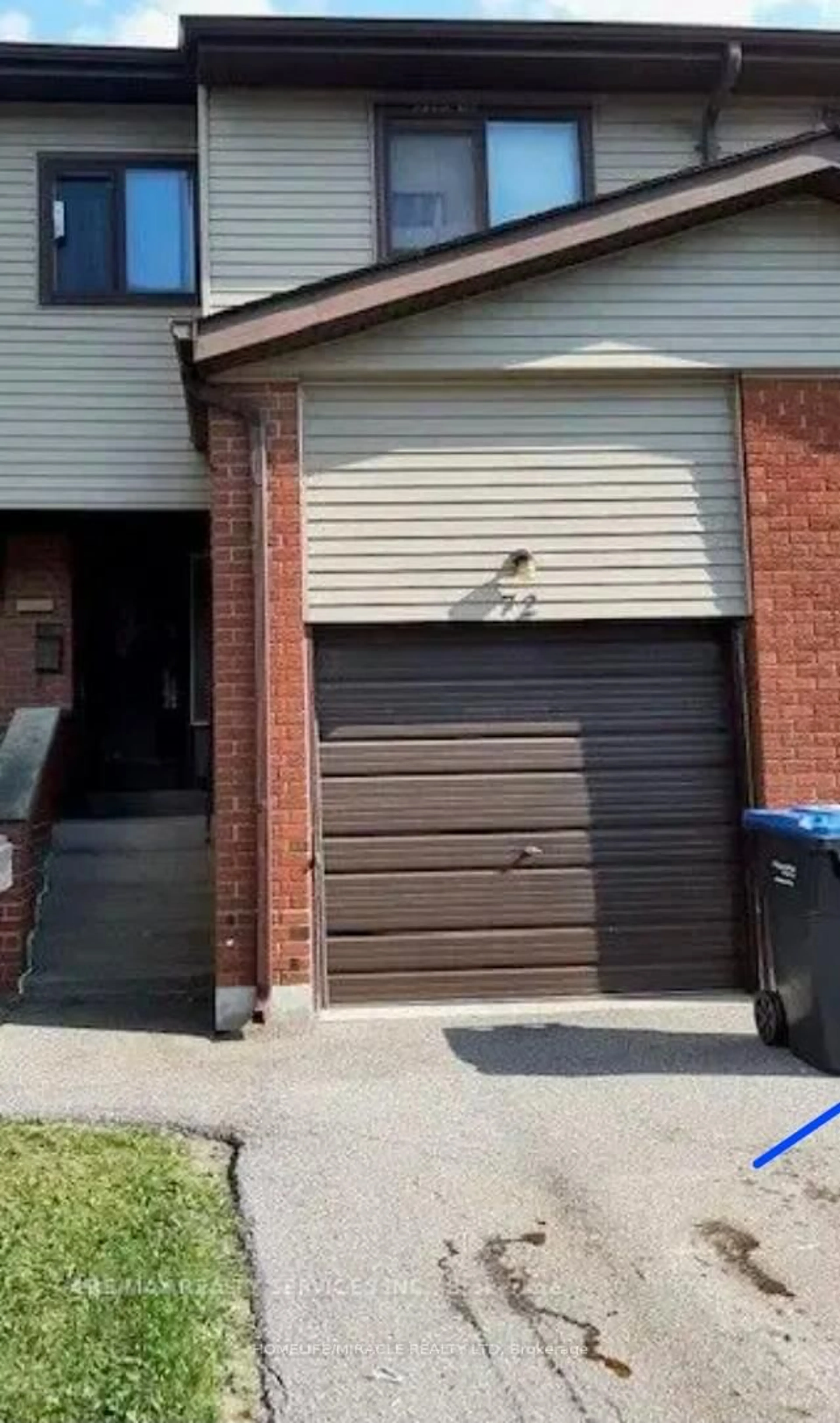 Indoor garage for 72 Carleton Pl #72, Brampton Ontario L6T 3Z4
