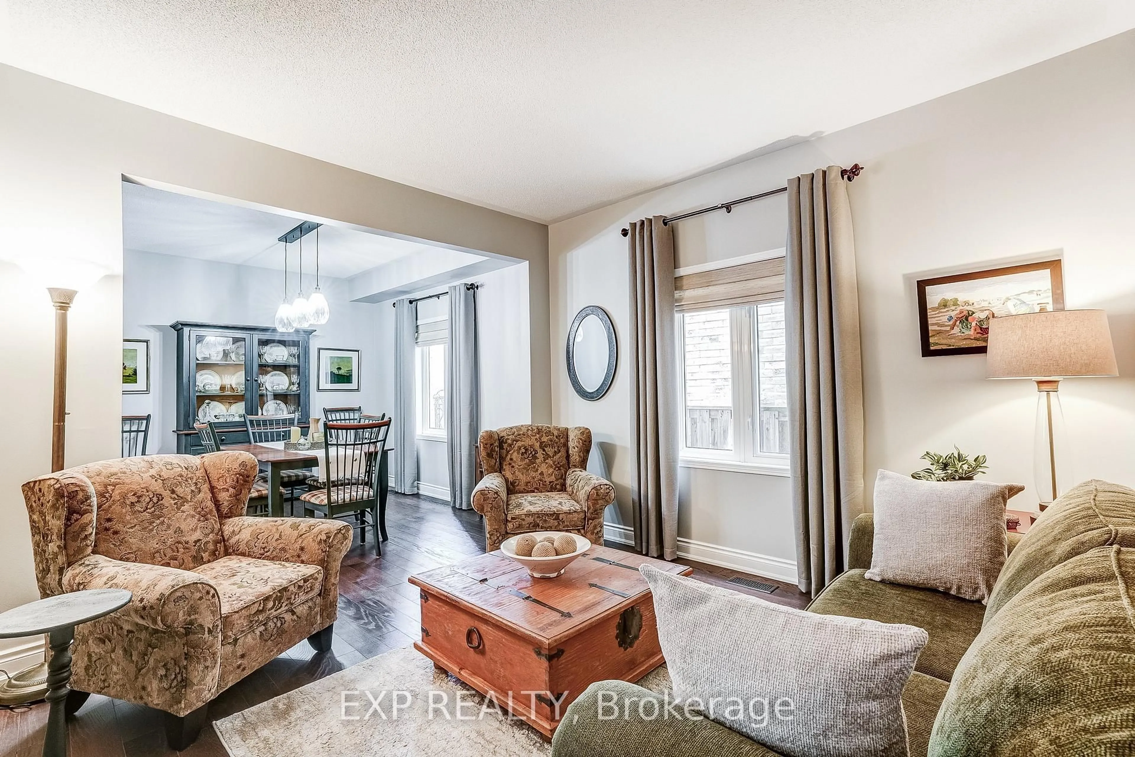 Living room with furniture, unknown for 3173 Malham Gate, Mississauga Ontario L5M 6K8