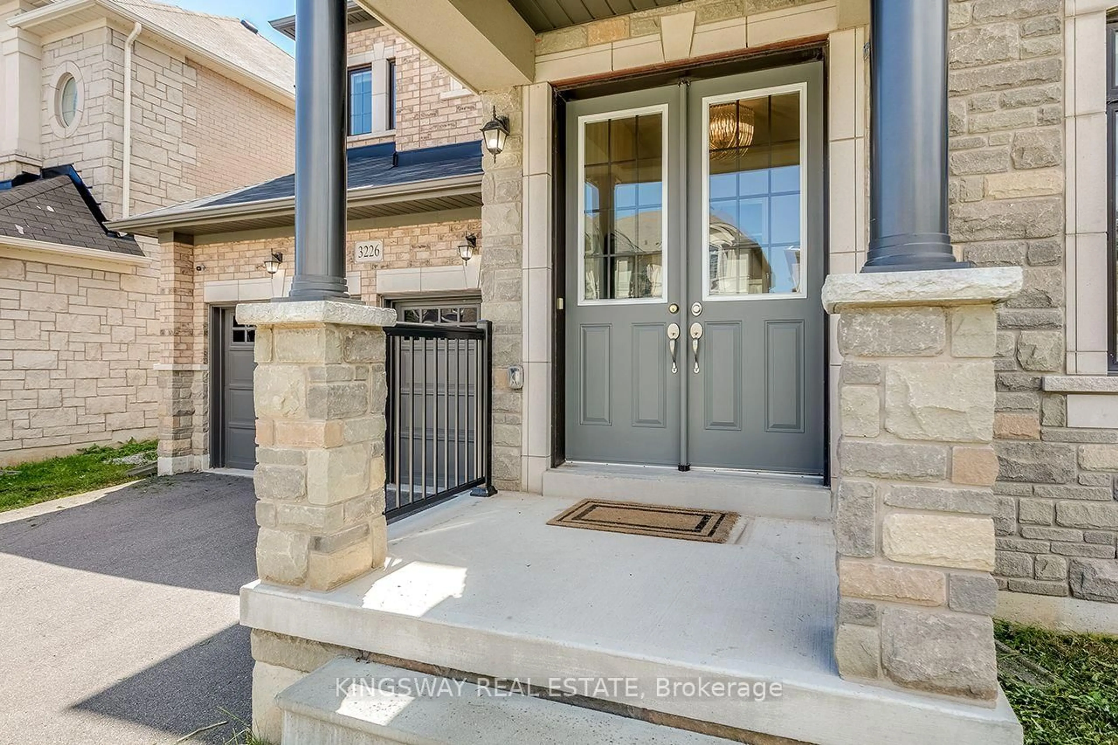 Indoor entryway for 3226 William Rose Way, Oakville Ontario L6H 0T6