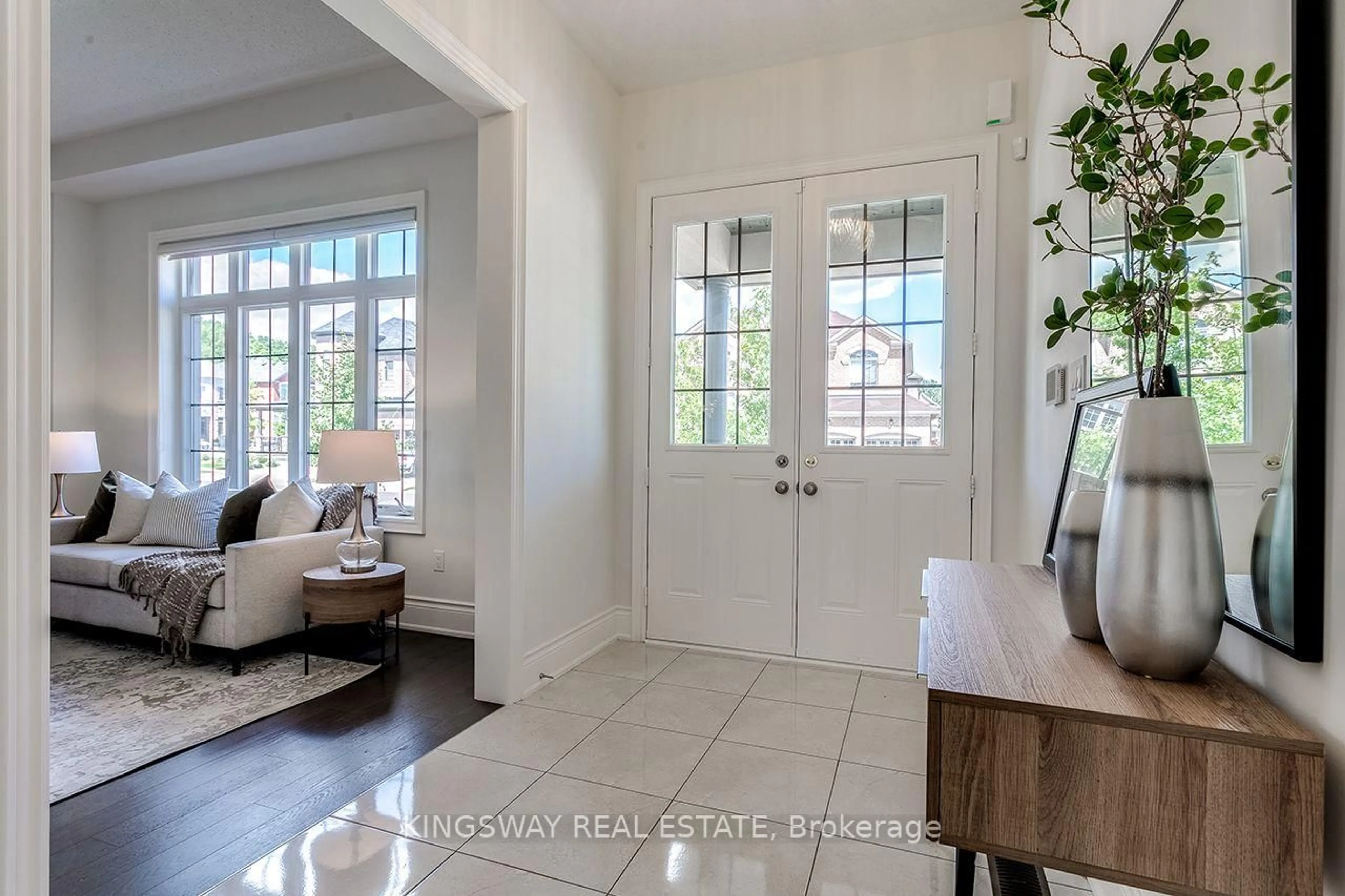 Indoor entryway for 3226 William Rose Way, Oakville Ontario L6H 0T6