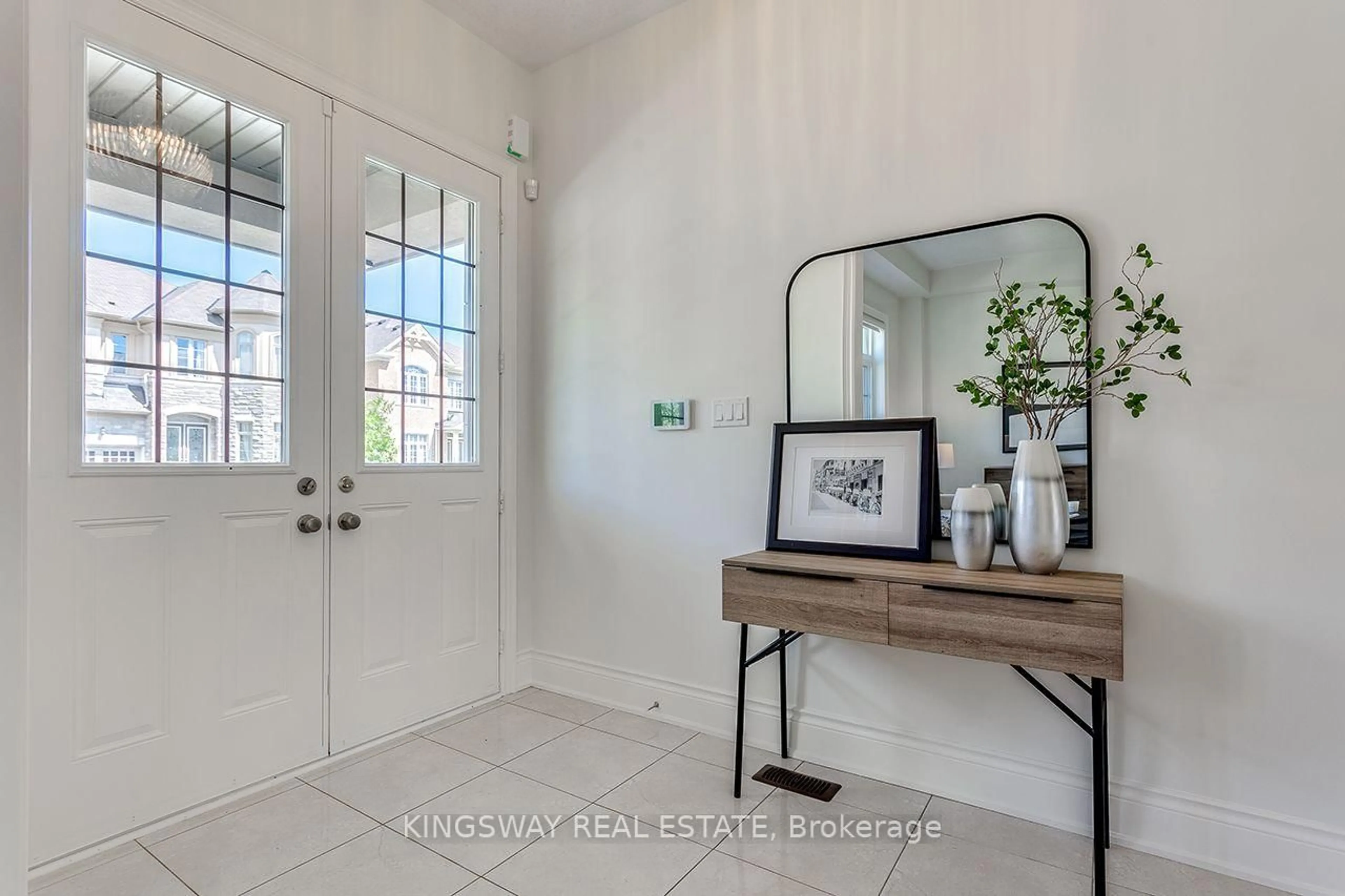 Indoor entryway for 3226 William Rose Way, Oakville Ontario L6H 0T6