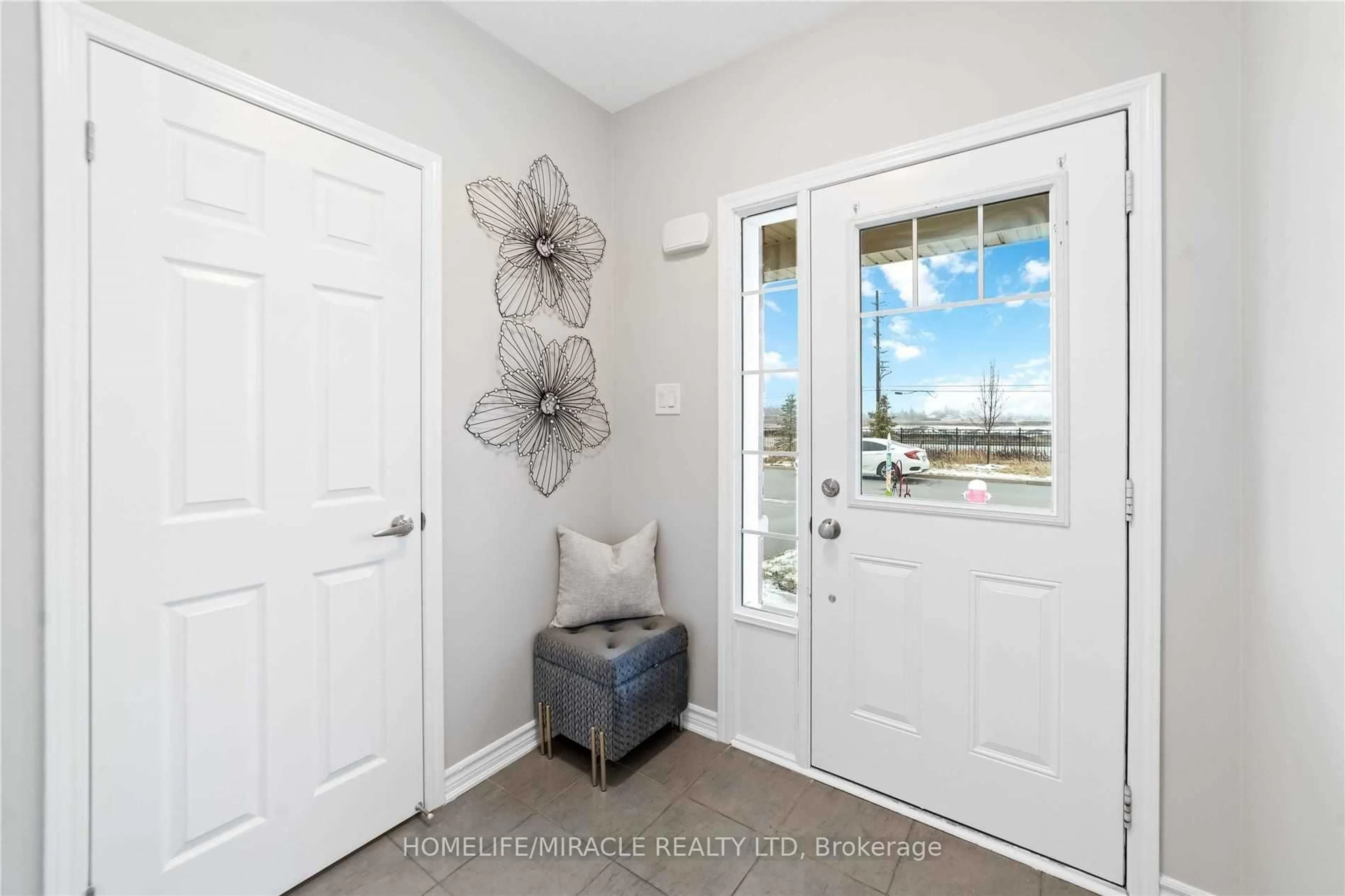 Indoor entryway for 21 Donlamont Circ, Brampton Ontario L7A 4T5