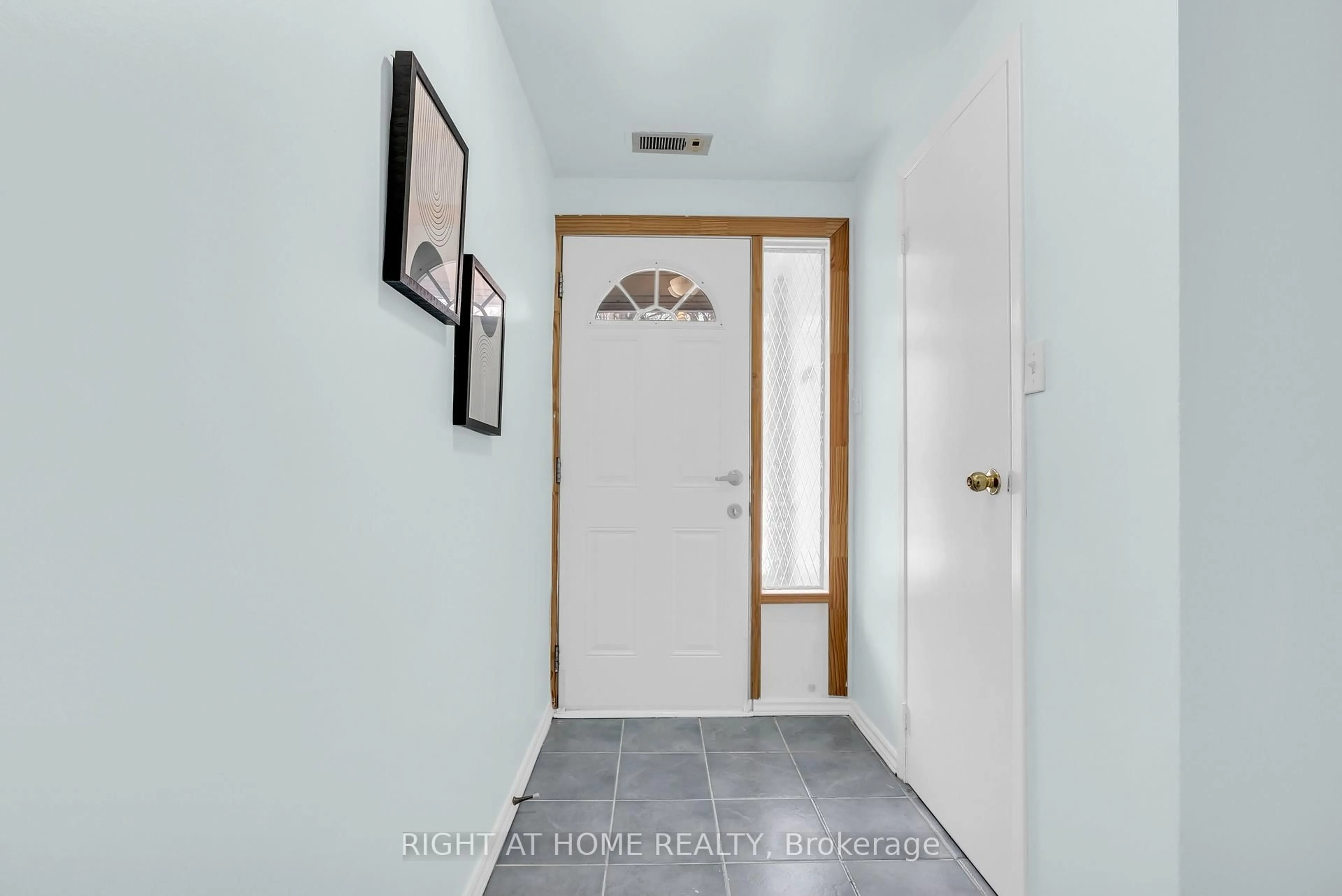 Indoor entryway for 56 Eden Park Dr, Brampton Ontario L6T 3A5