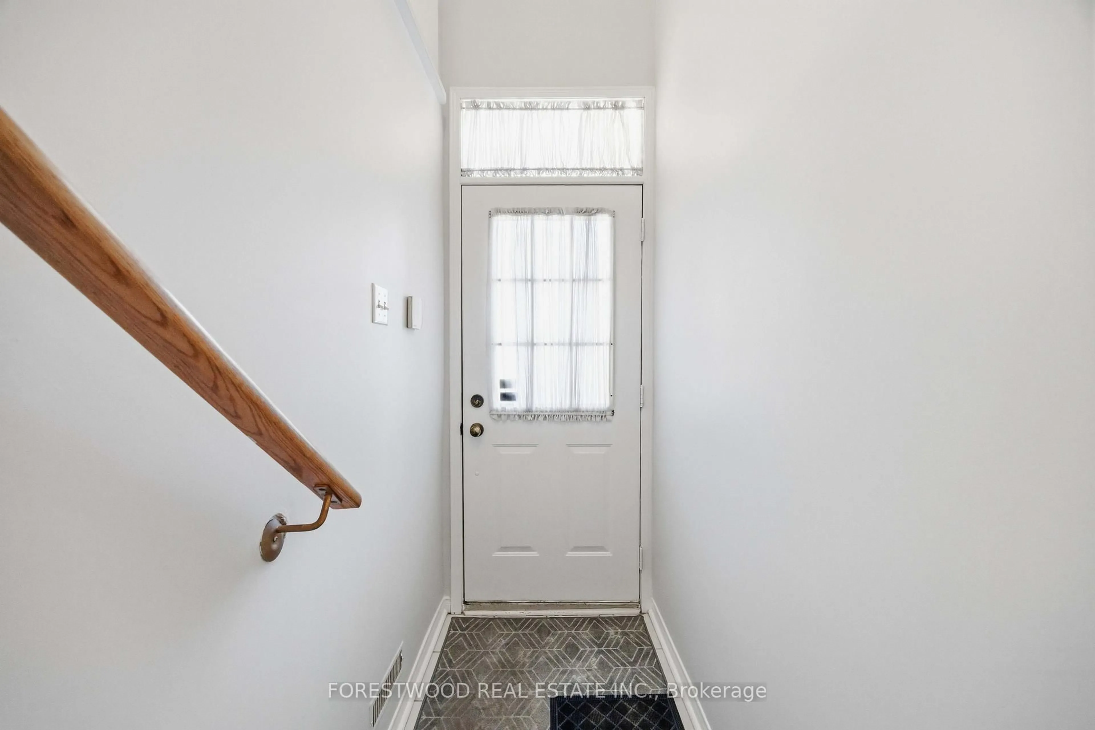 Indoor entryway for 48 Pioneer Ave, Toronto Ontario M6M 5H5