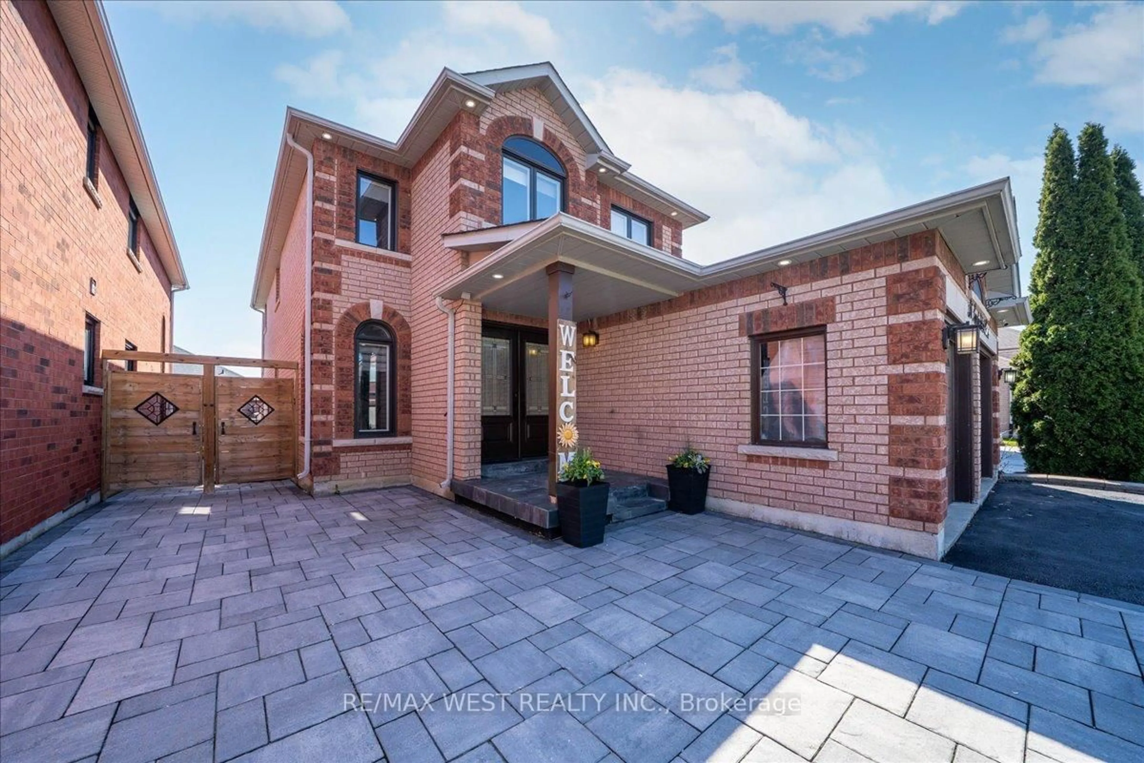 Home with brick exterior material, street for 26 Country Stroll Cres, Caledon Ontario L7E 2H3