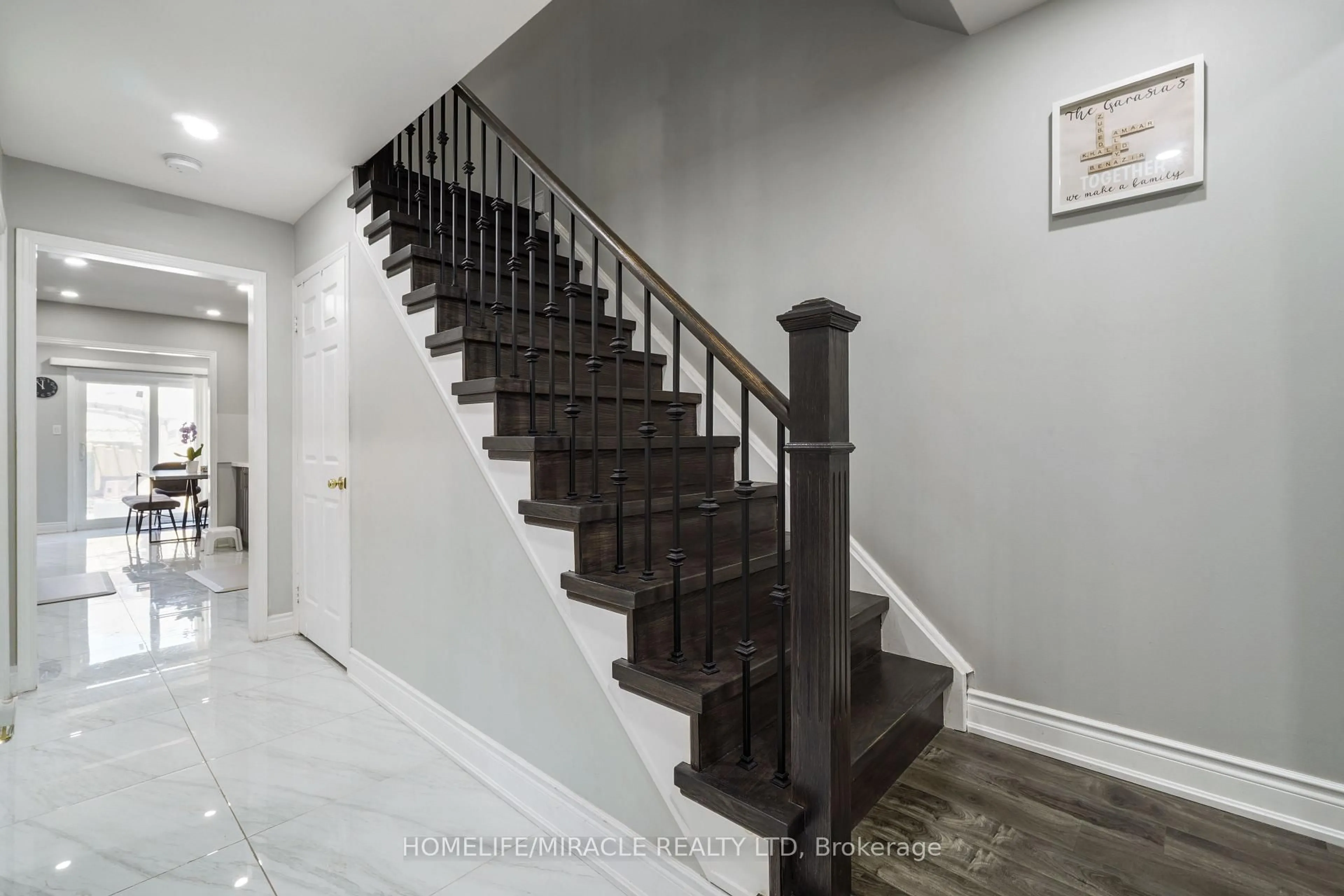 Stairs for 18 Prairie Rose Circ, Brampton Ontario L6R 1R4