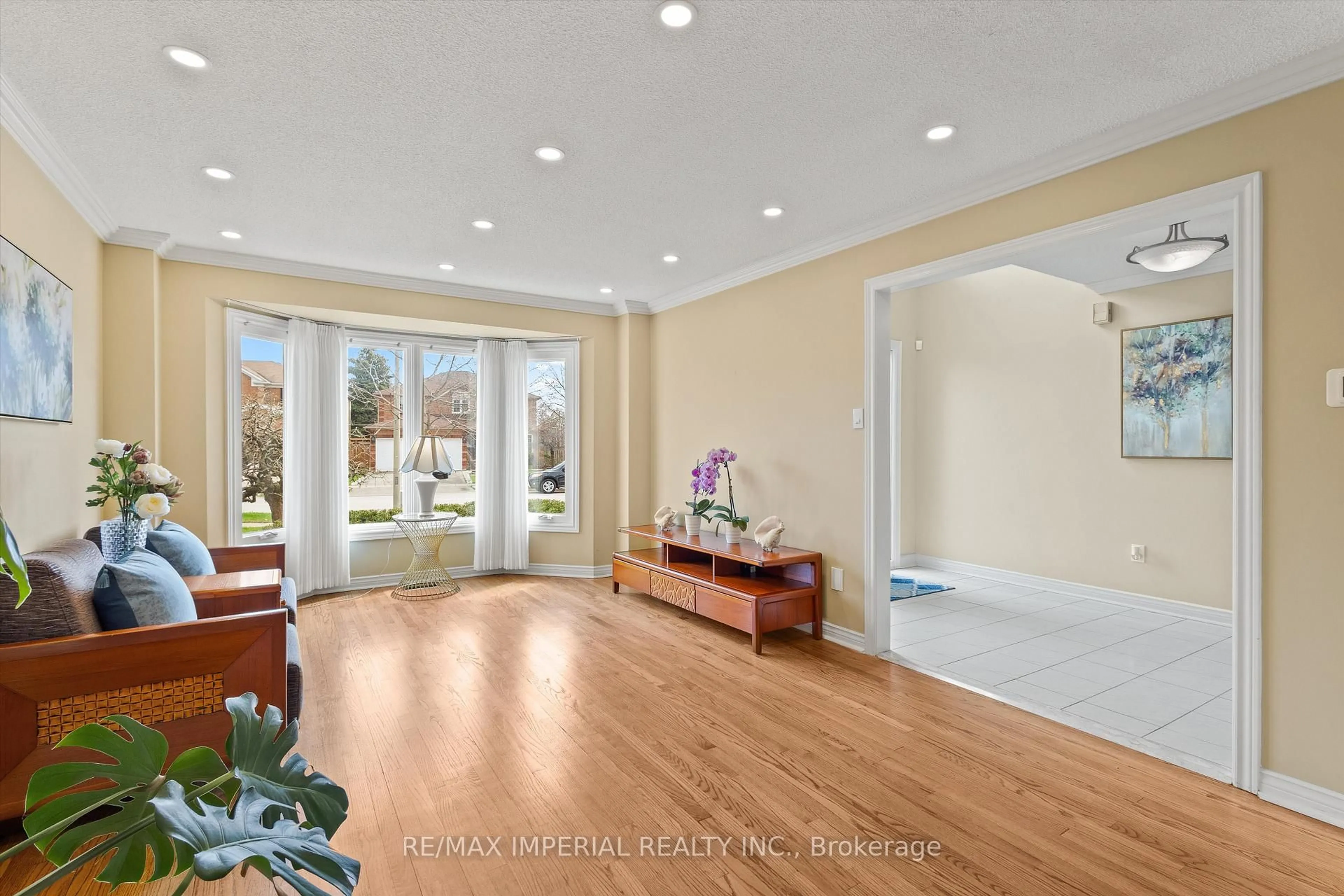 Indoor entryway for 2044 Schoolmaster Circ, Oakville Ontario L6M 3A1