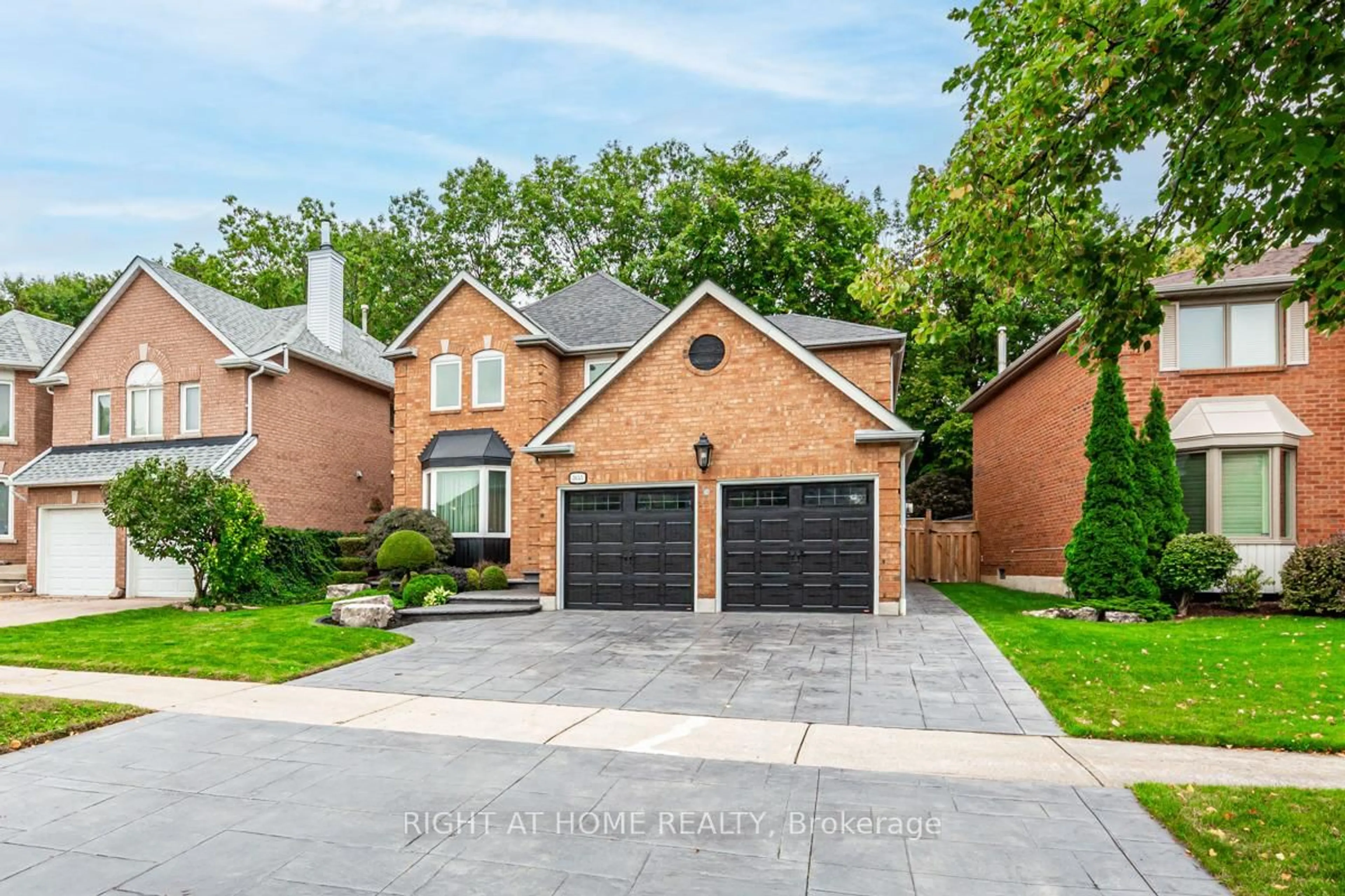 Home with brick exterior material, street for 3655 Loyalist Dr, Mississauga Ontario L5L 4T6