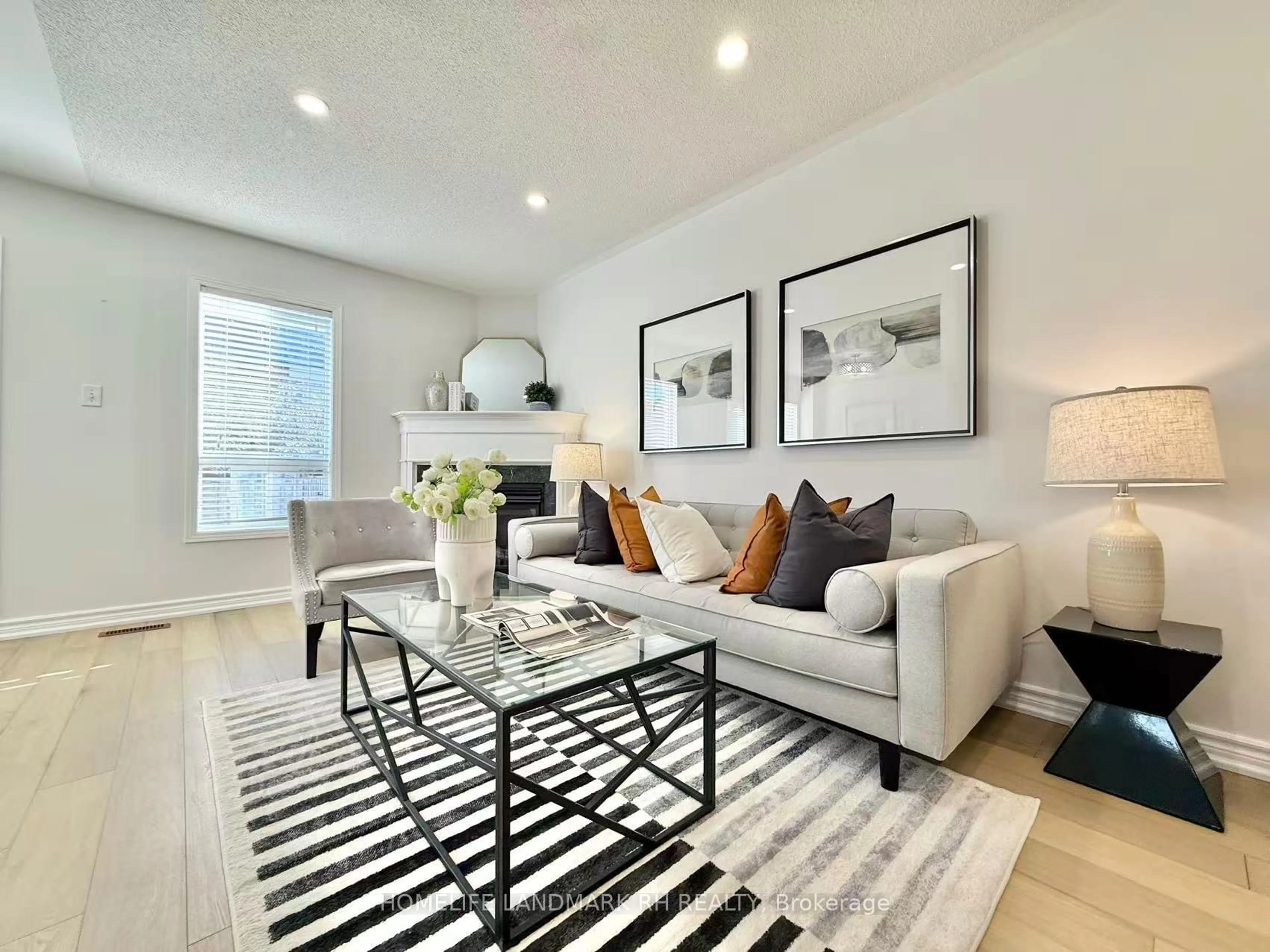 Living room with furniture, unknown for 1850 Imperial Way, Burlington Ontario L7L 7M2