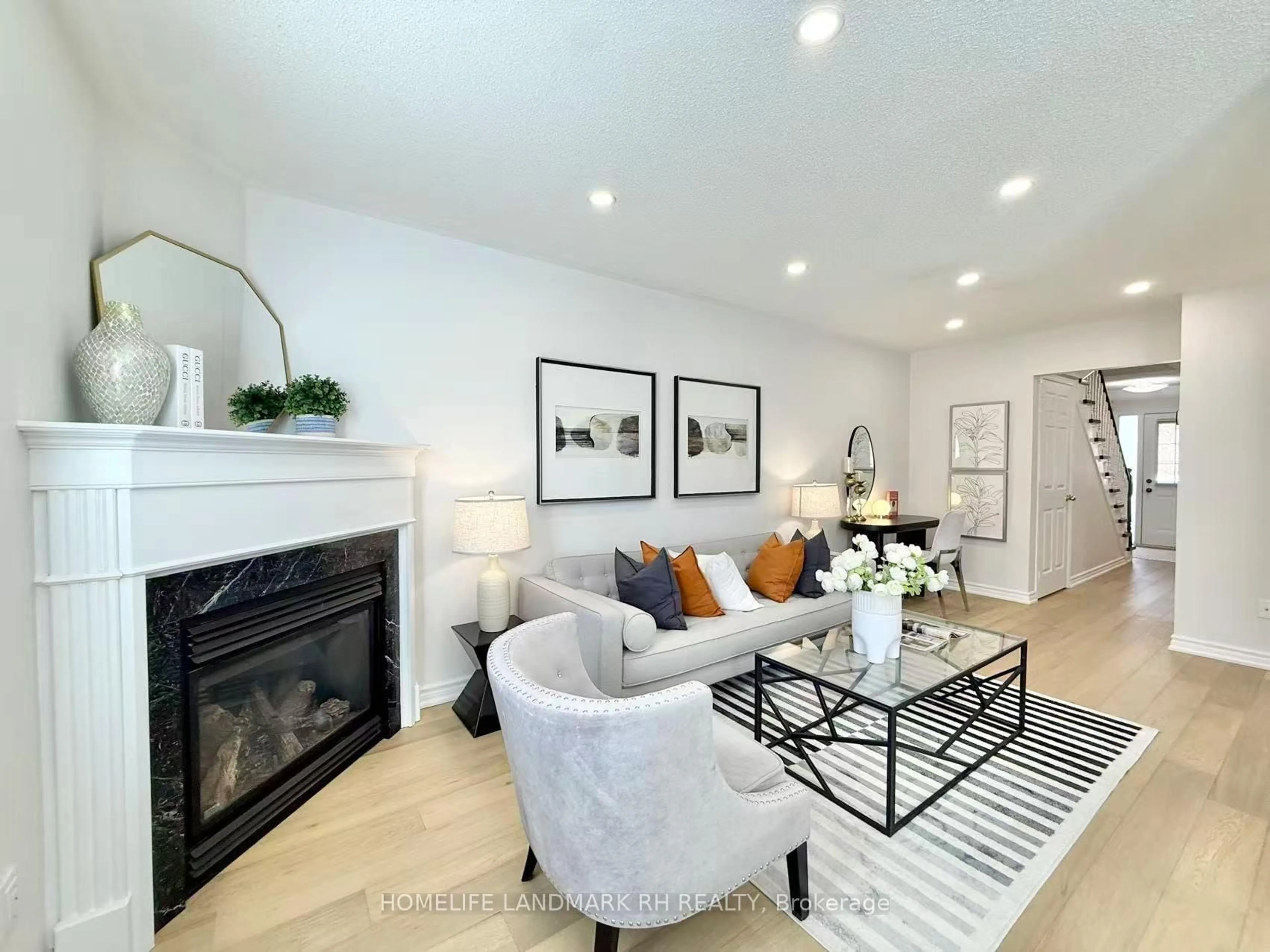 Living room with furniture, unknown for 1850 Imperial Way, Burlington Ontario L7L 7M2