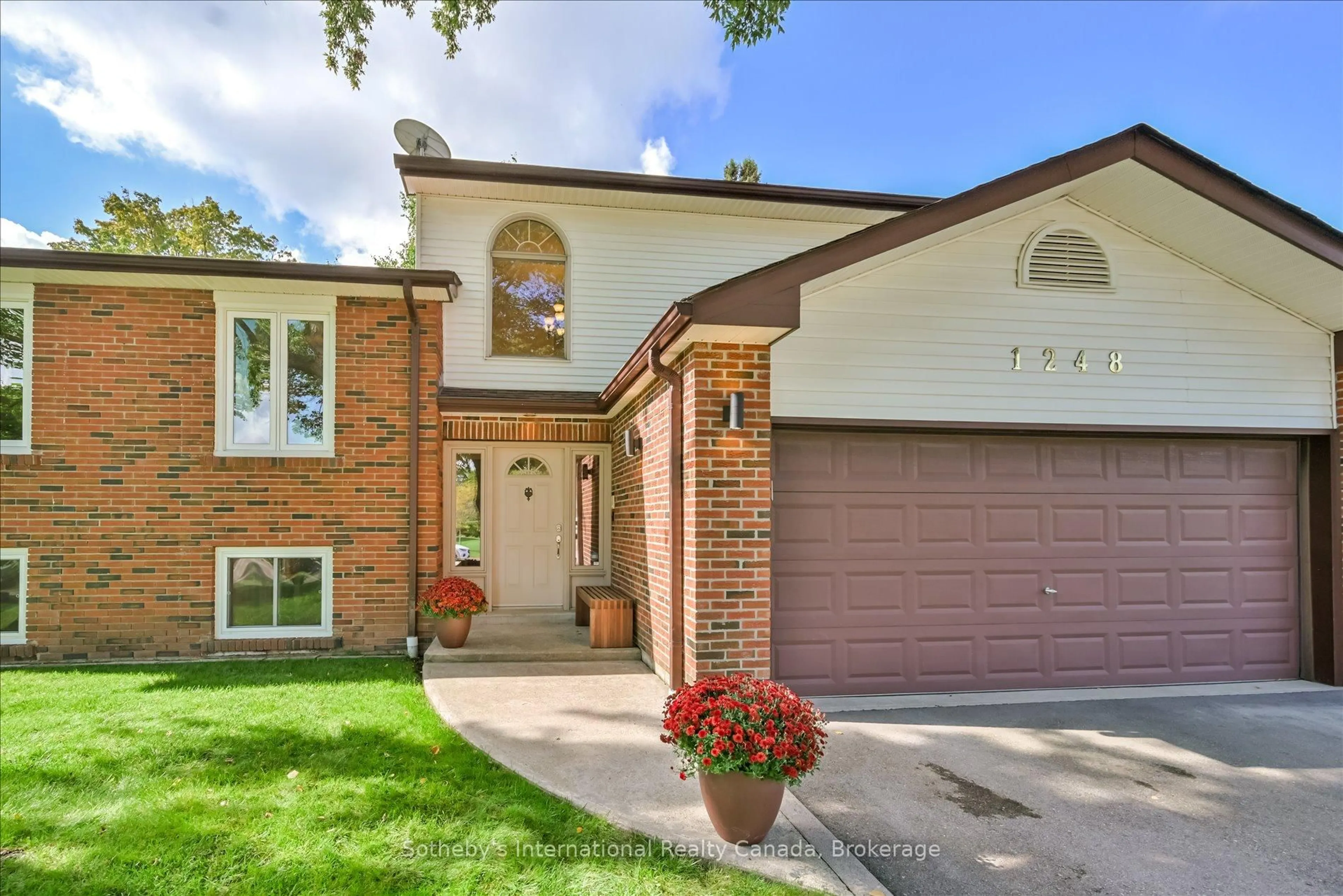 Home with brick exterior material, street for 1248 Landfair Cres, Oakville Ontario L6H 2N3