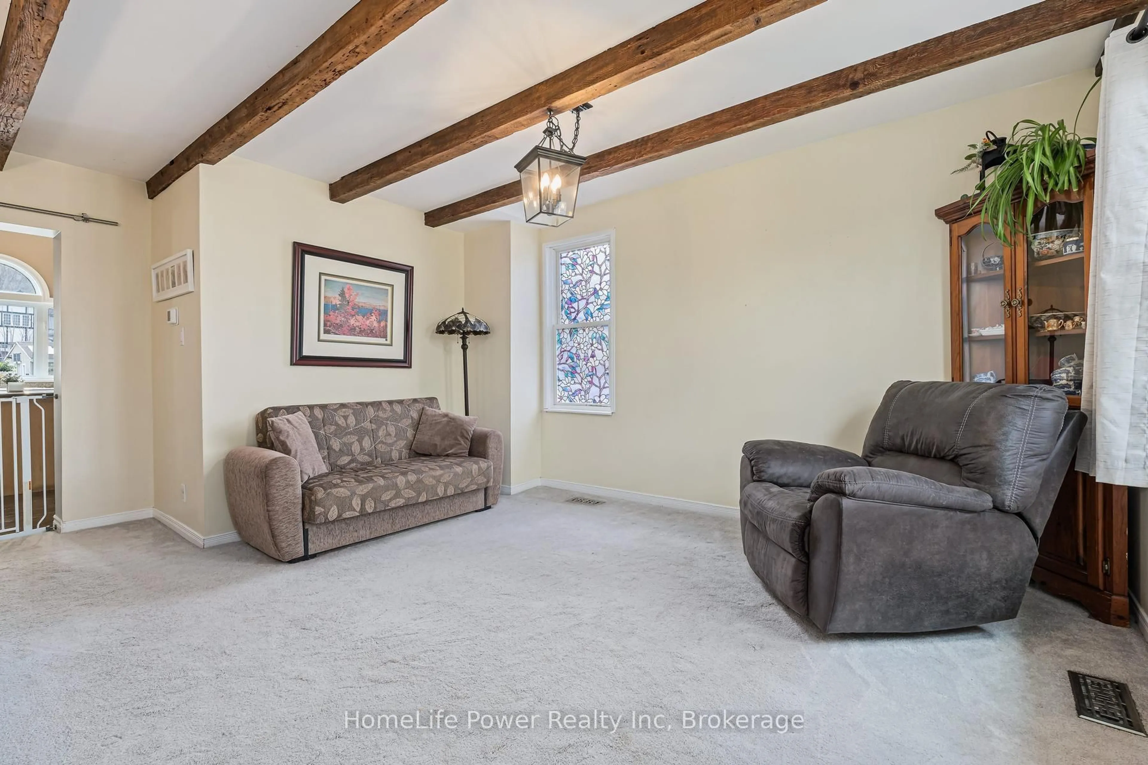 Living room with furniture, carpet floor for 14 Erin St, Halton Hills Ontario L7G 3M6