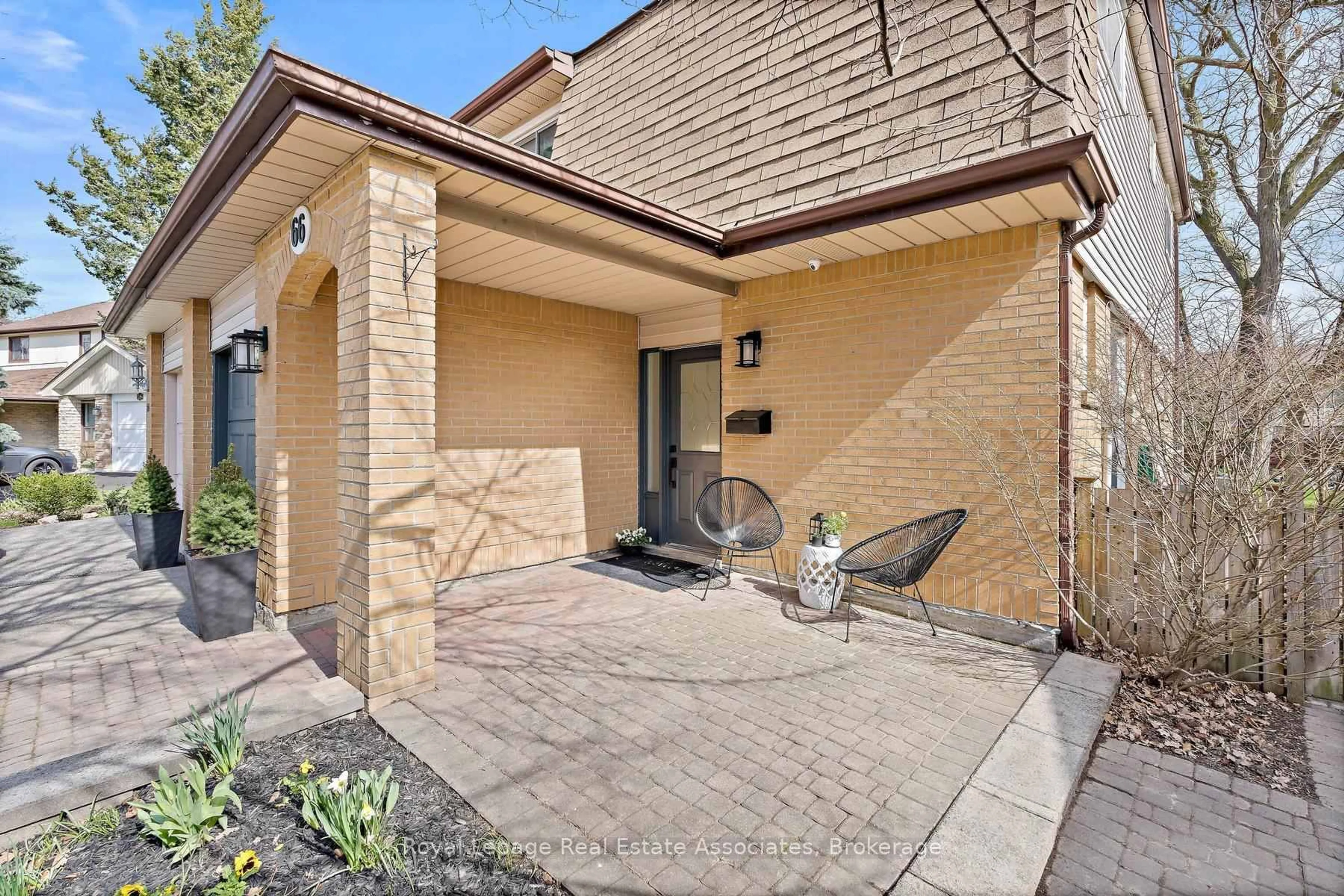 Patio, street for 66 Lawndale Cres, Brampton Ontario L6S 3L4