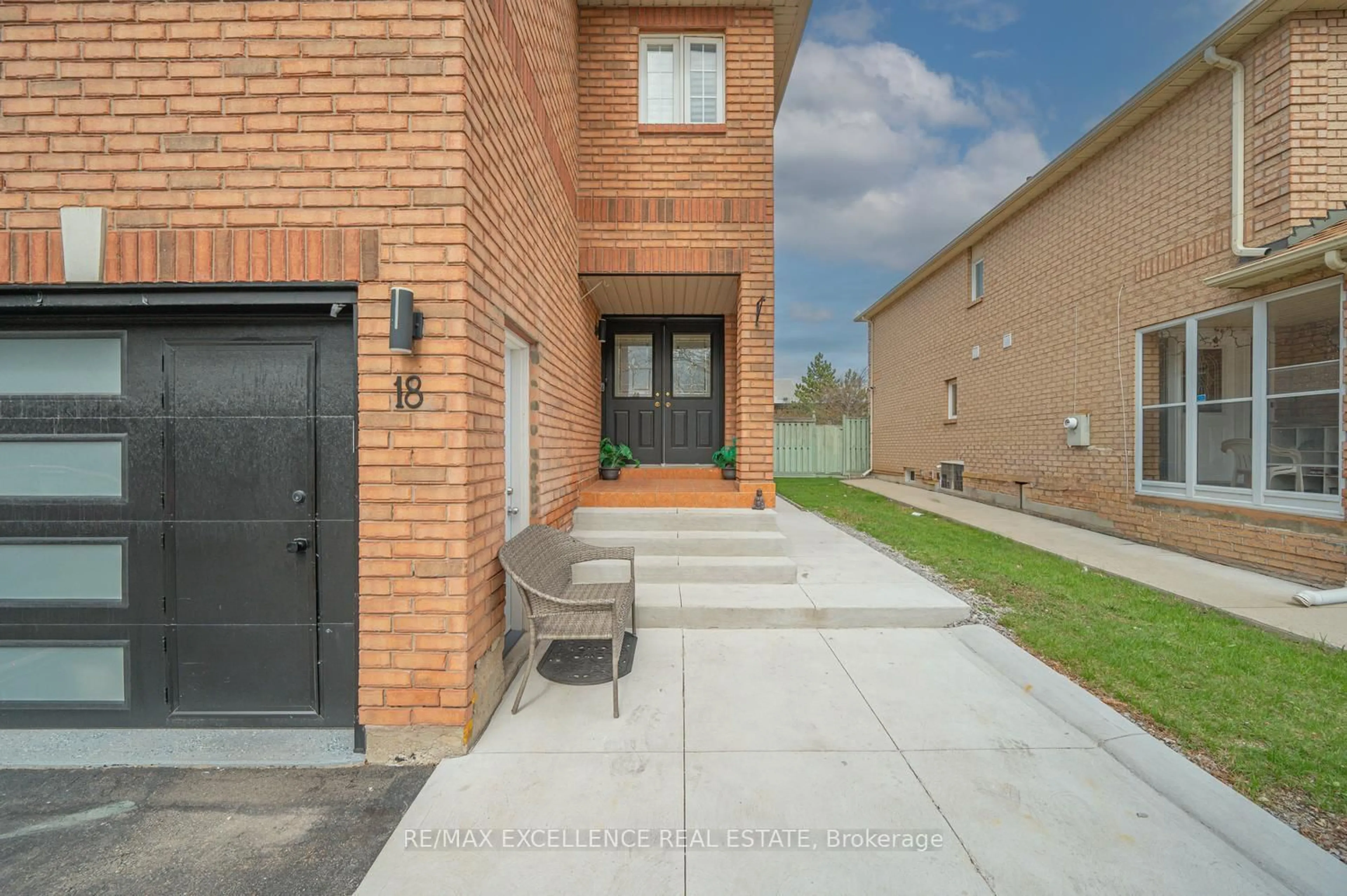 Home with brick exterior material, street for 18 Manett Cres, Brampton Ontario L6X 4X4
