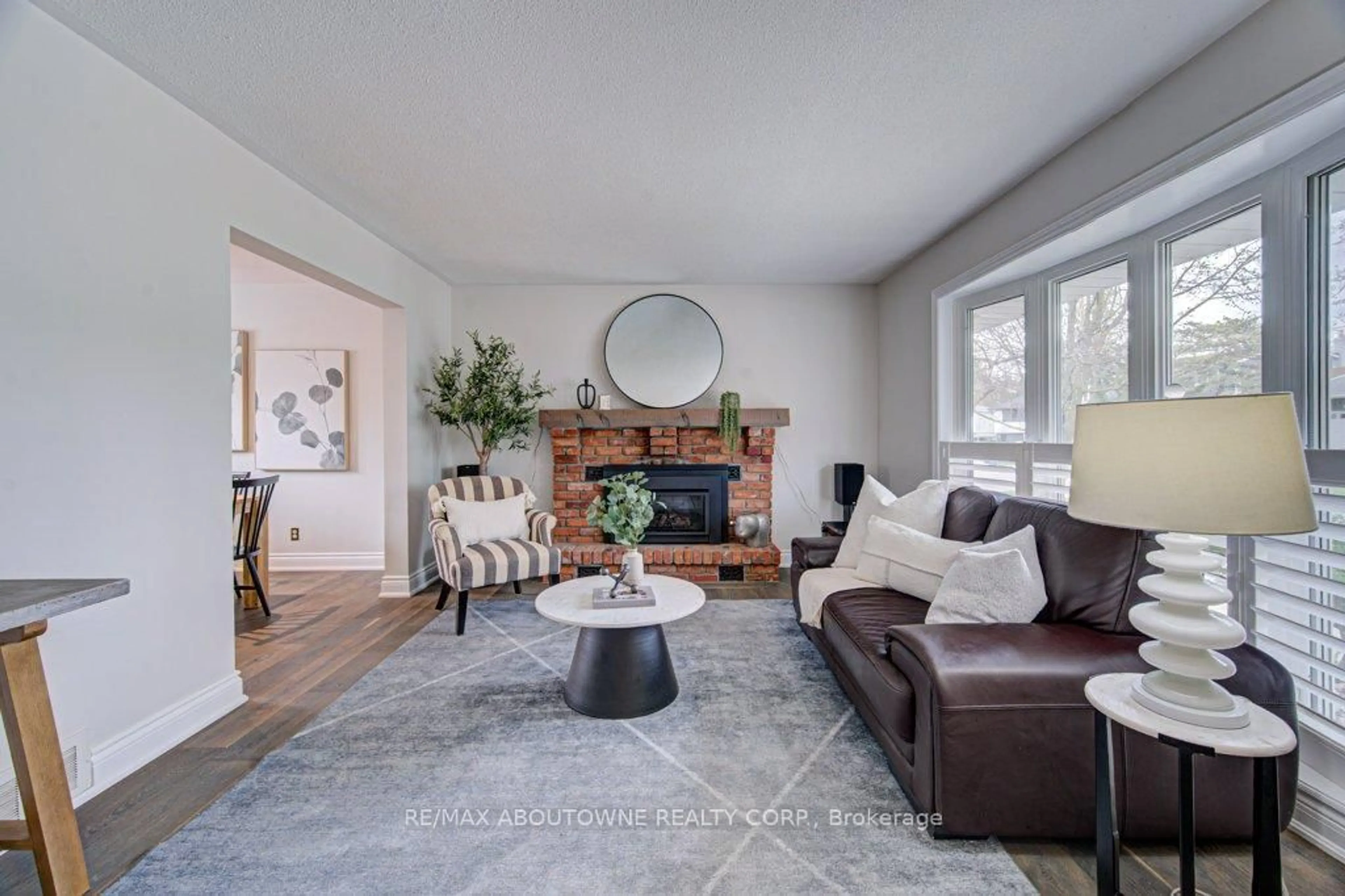 Living room with furniture, unknown for 126 Otter Cres, Oakville Ontario L6H 1E6