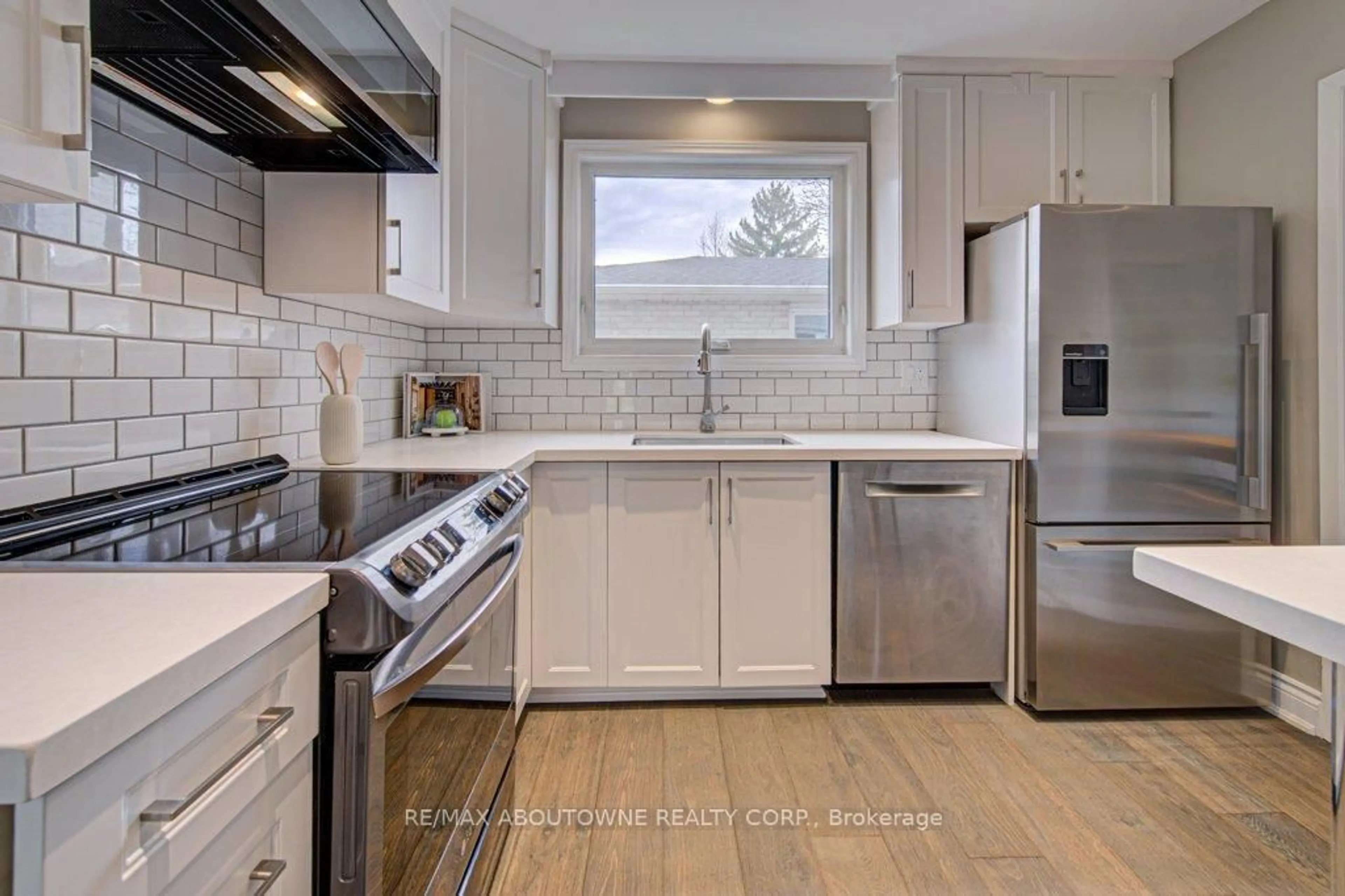 Unknown for 126 Otter Cres, Oakville Ontario L6H 1E6