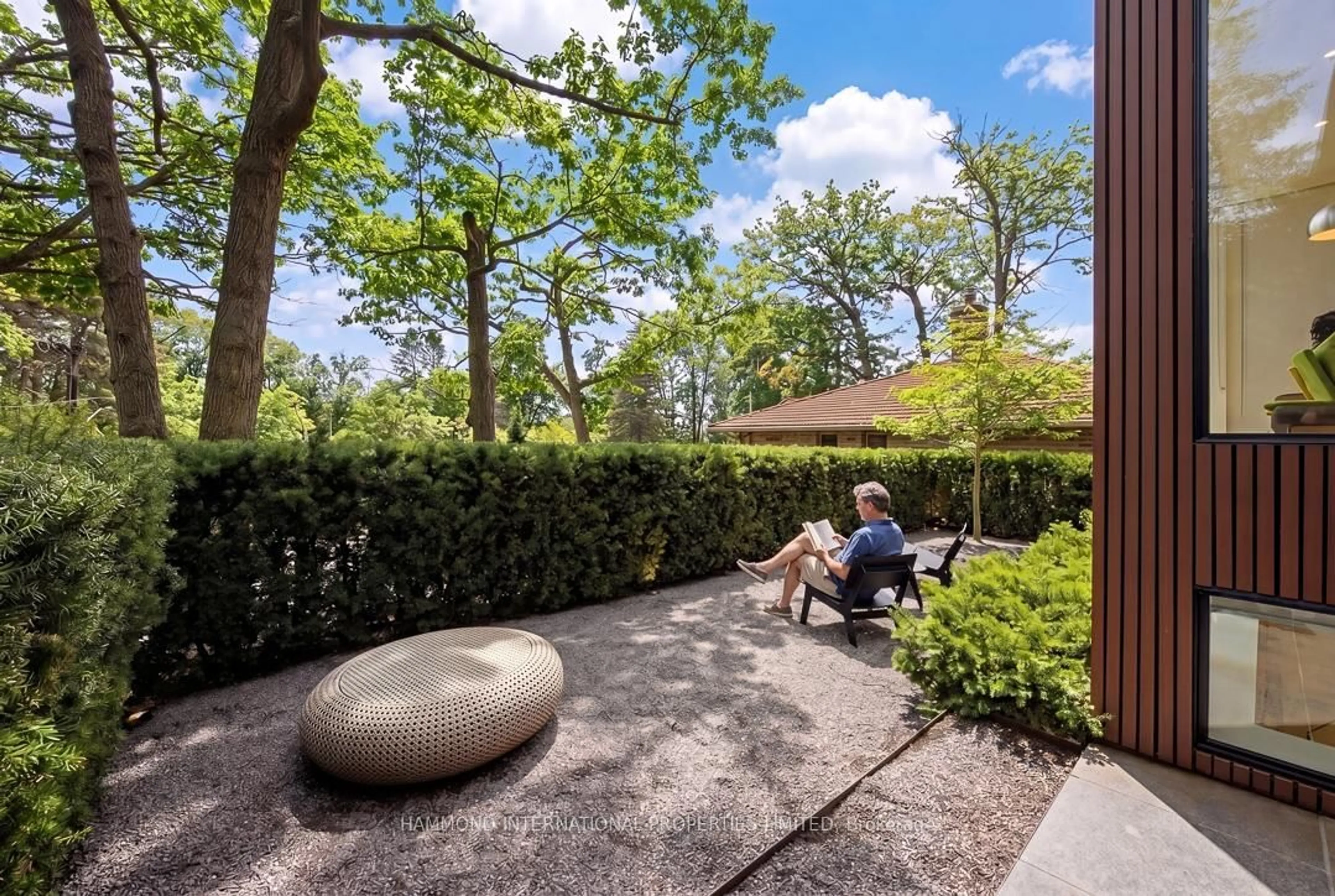 Patio, street for 30 Edenbrook Hill, Toronto Ontario M9A 3Z6