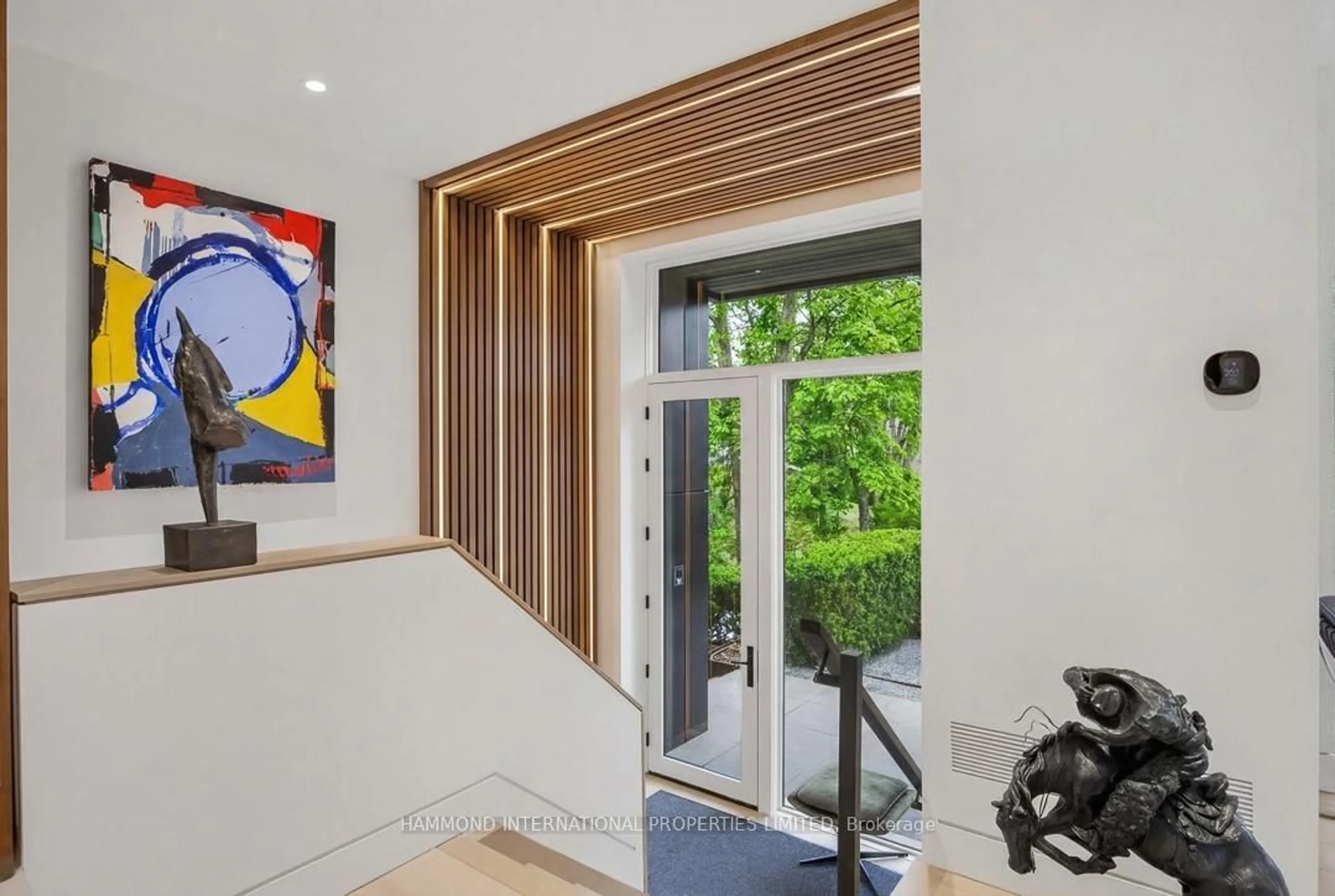 Indoor entryway for 30 Edenbrook Hill, Toronto Ontario M9A 3Z6
