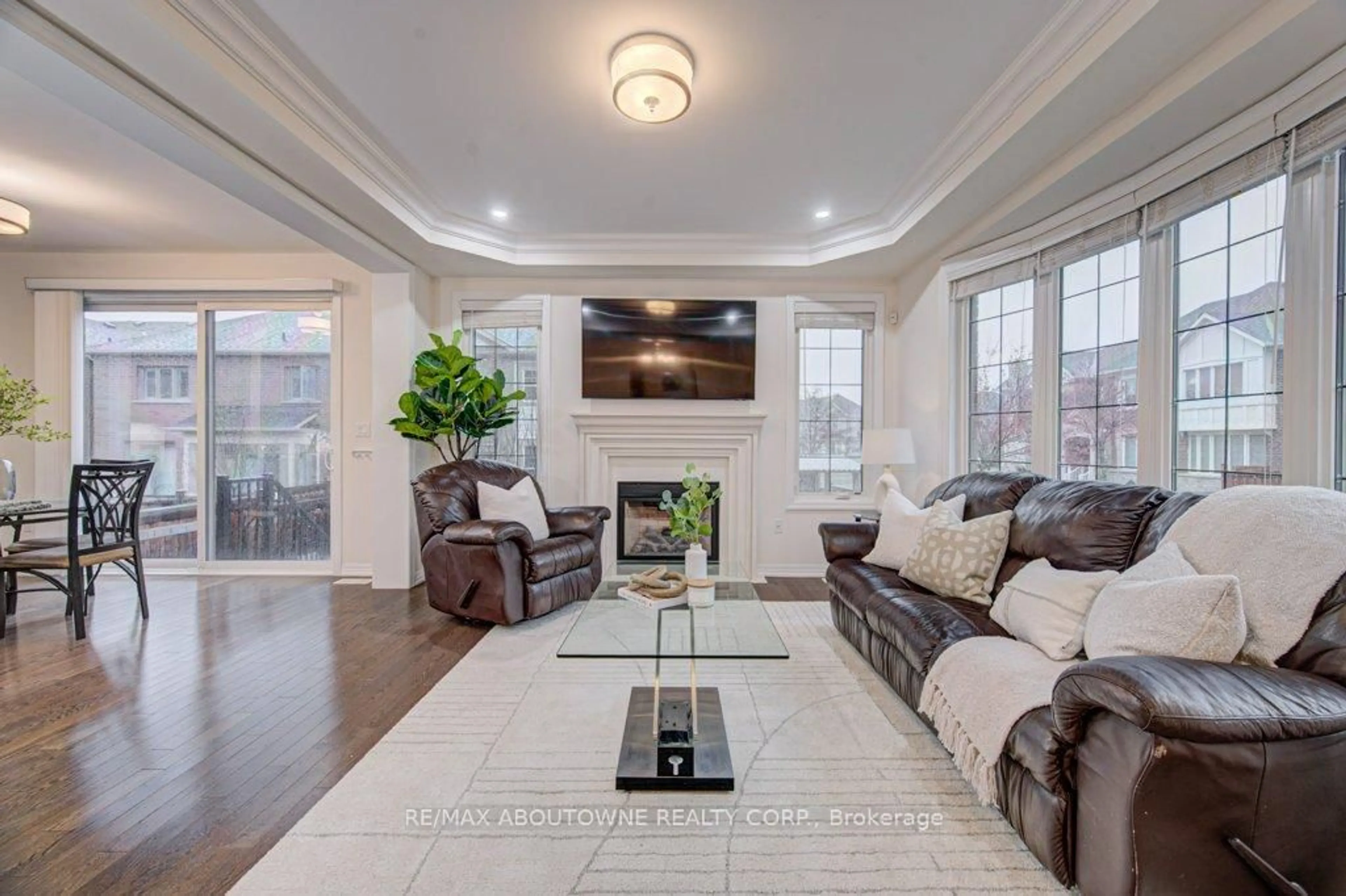 Living room with furniture, unknown for 178 Cherryhurst Rd, Oakville Ontario L6M 0W1