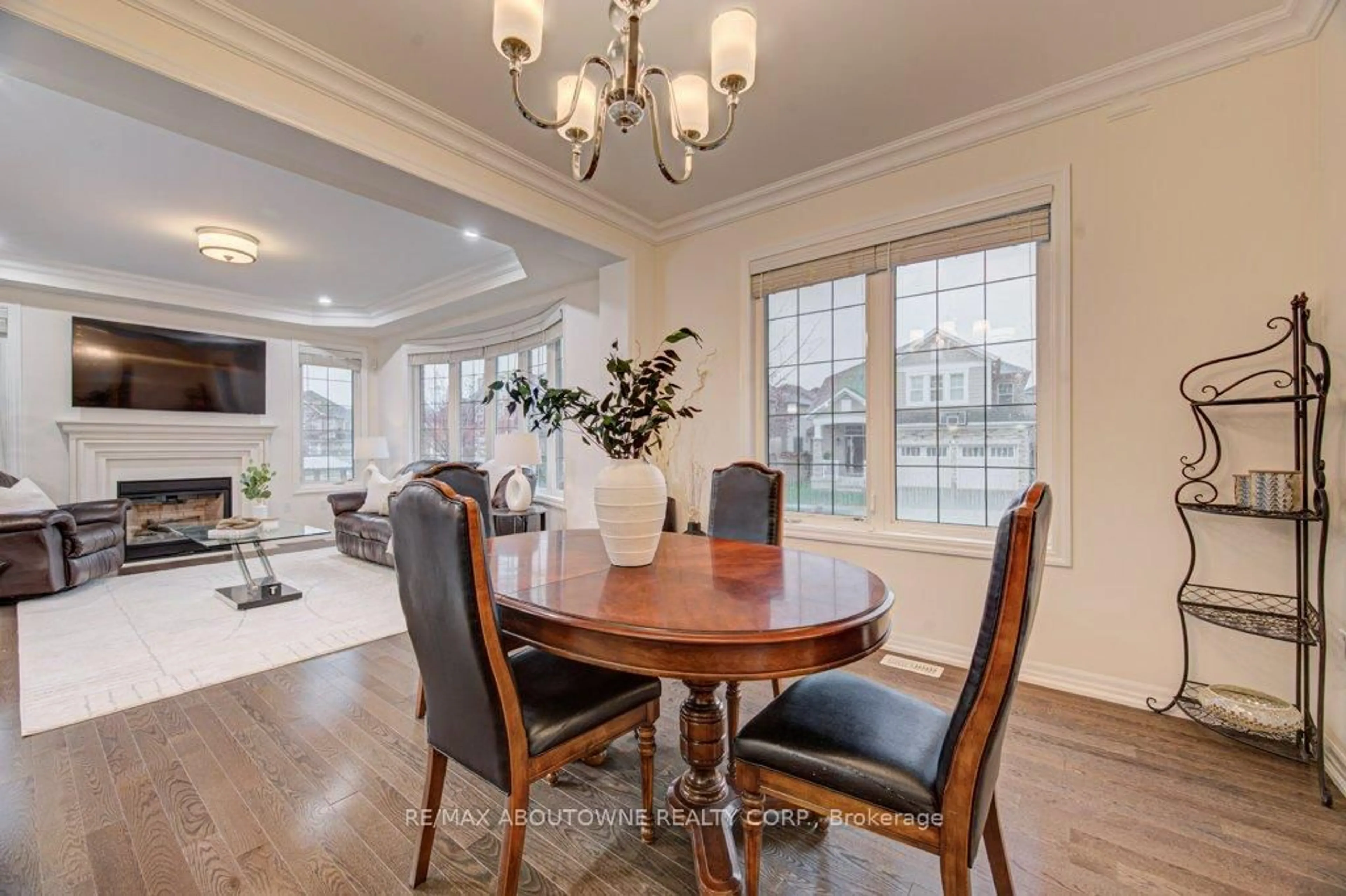 Dining room, wood/laminate floor for 178 Cherryhurst Rd, Oakville Ontario L6M 0W1